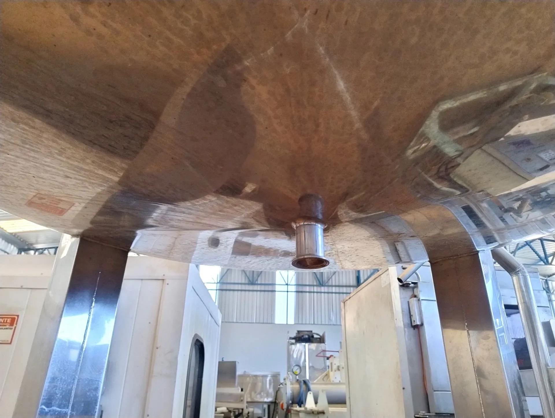 tanque-em-aco-inox-com-agitador-capacidade-2600-litros