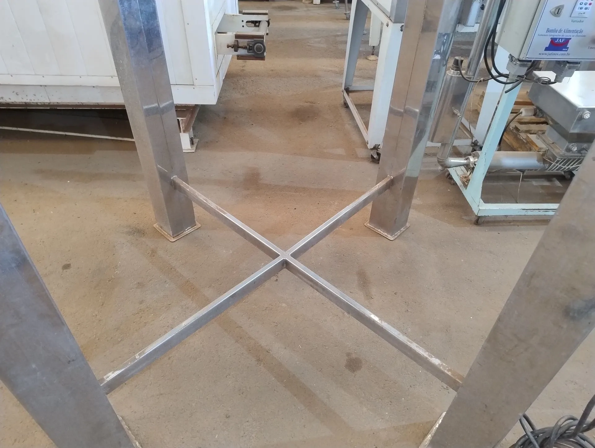 tanque-em-aco-inox-com-agitador-capacidade-2600-litros