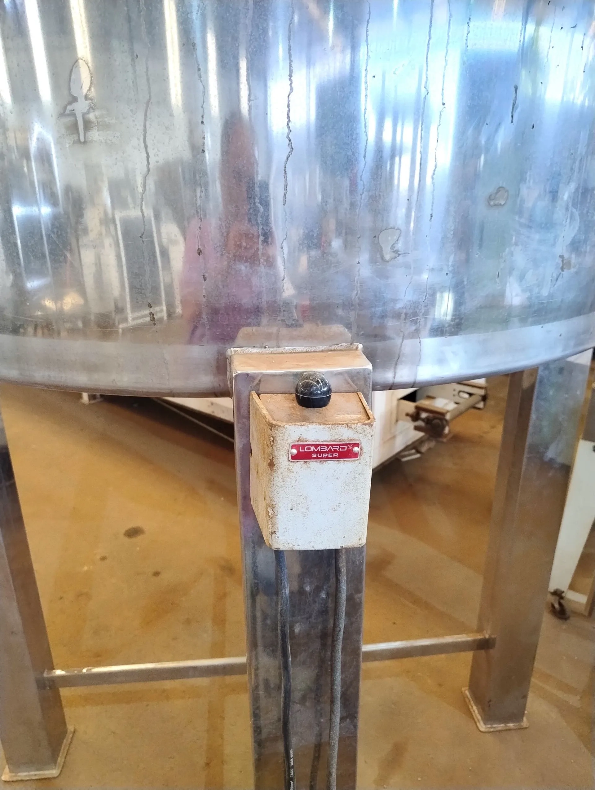 tanque-em-aco-inox-com-agitador-capacidade-2600-litros