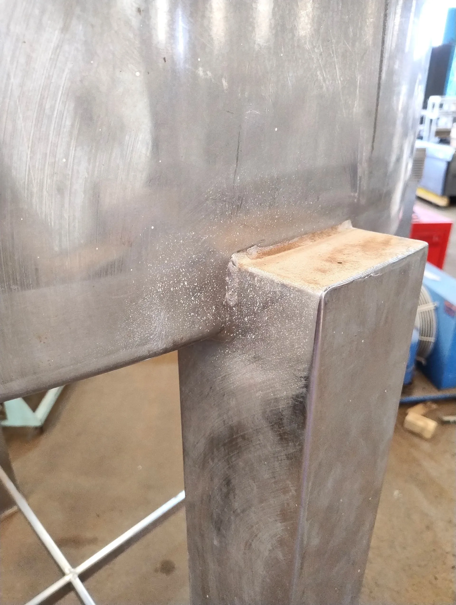 tanque-em-aco-inox-com-agitador-capacidade-2600-litros