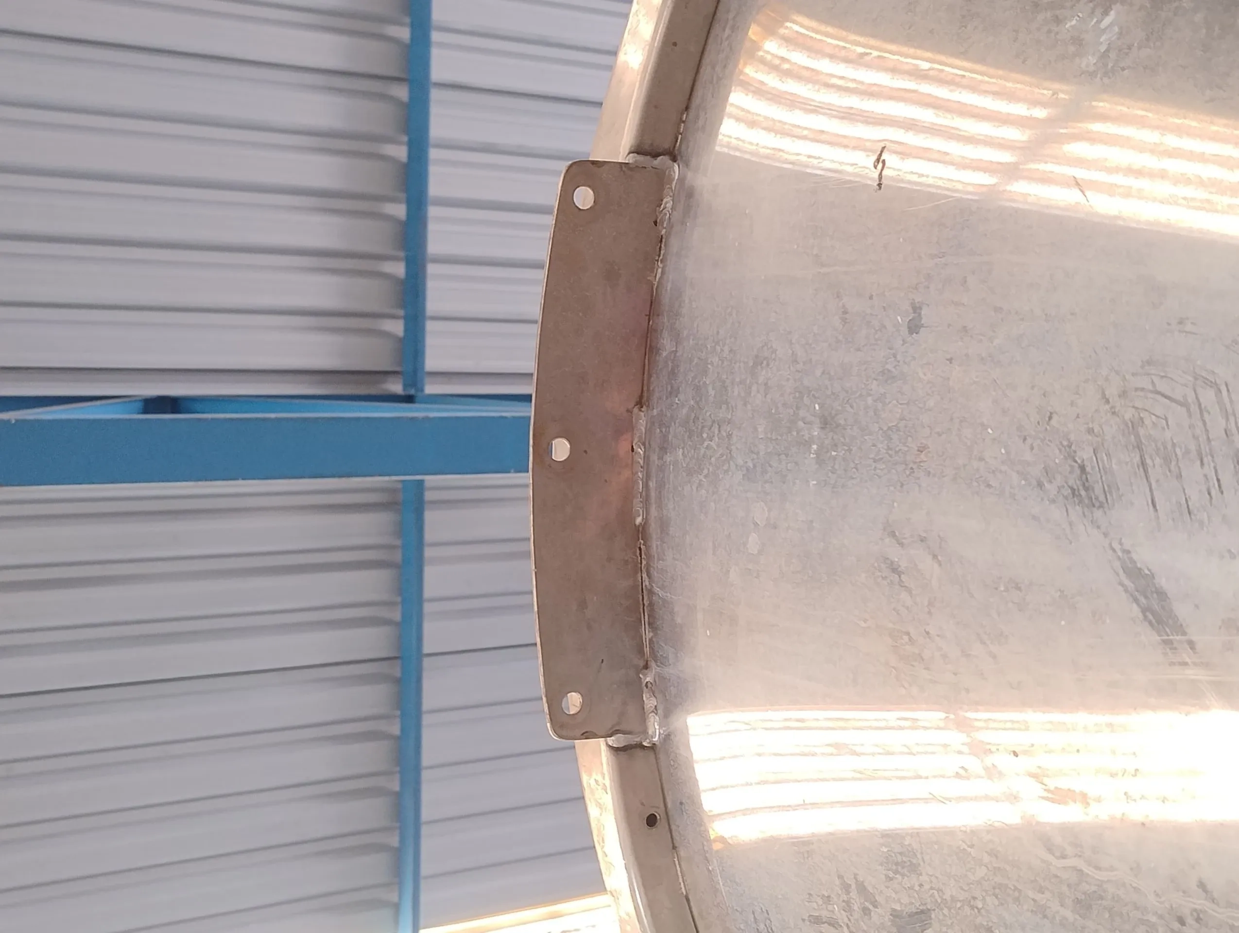 tanque-em-aco-inox-com-agitador-capacidade-2600-litros