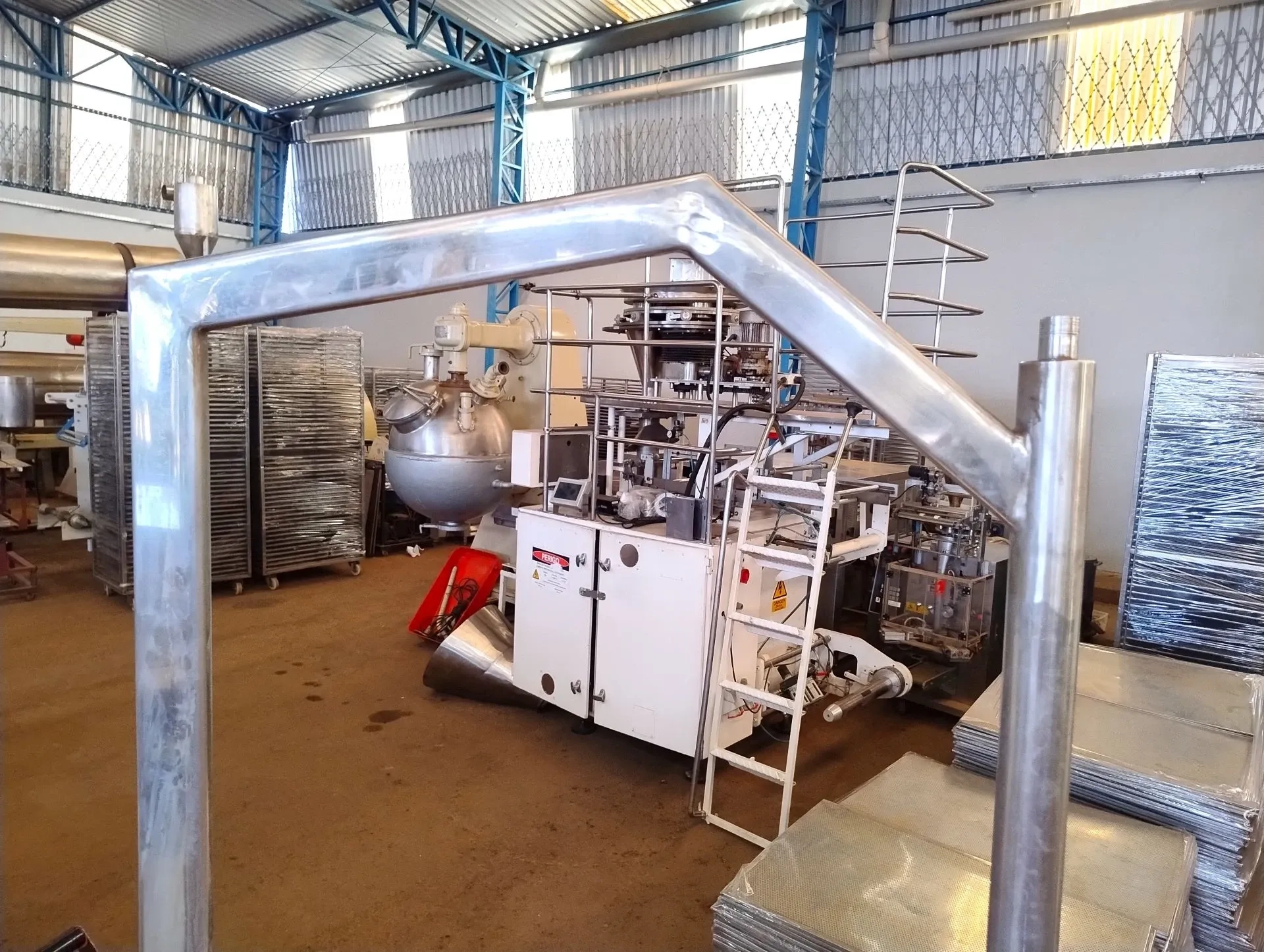 tanque-em-aco-inox-com-agitador-capacidade-2600-litros