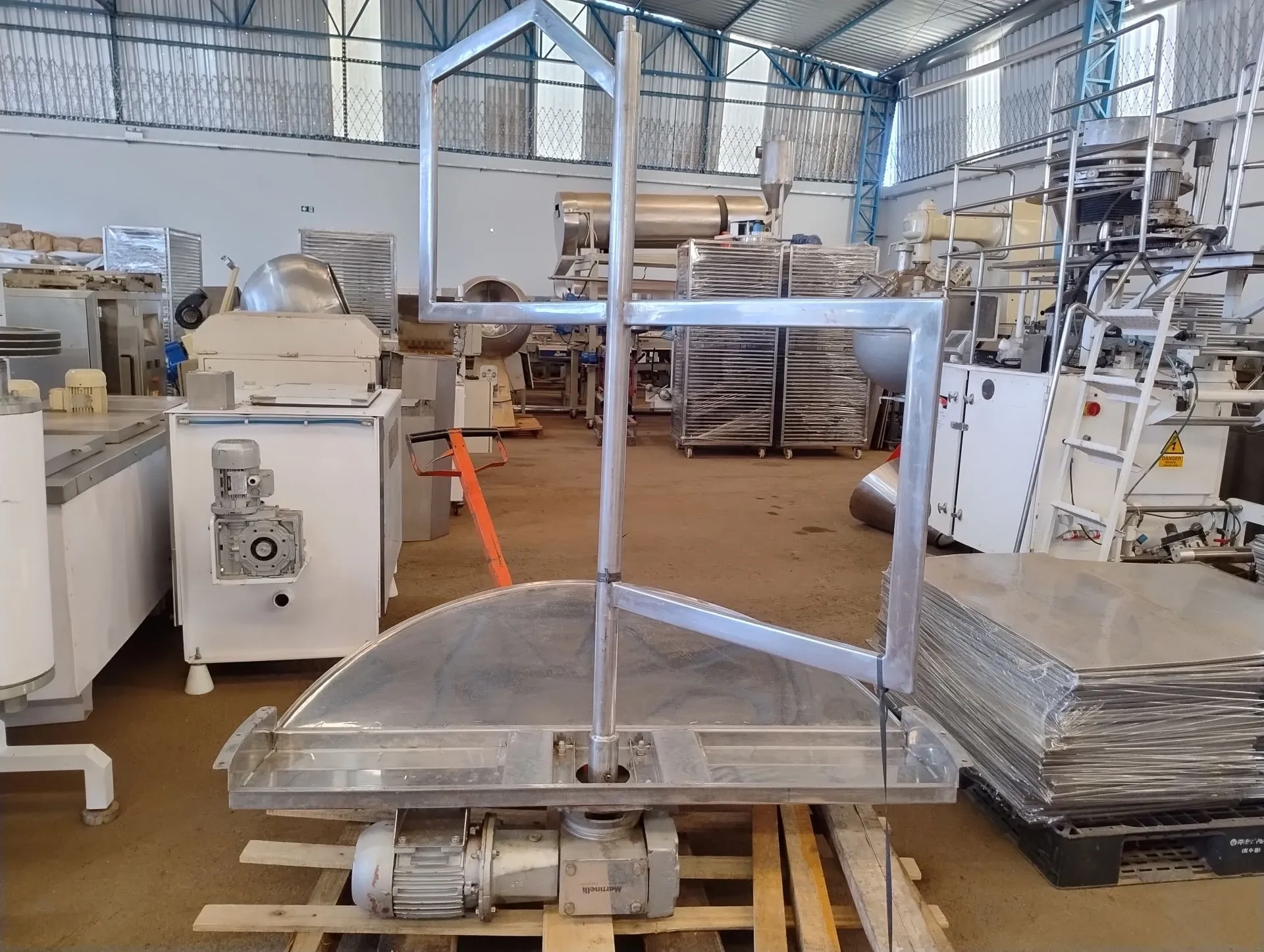 tanque-em-aco-inox-com-agitador-capacidade-2600-litros