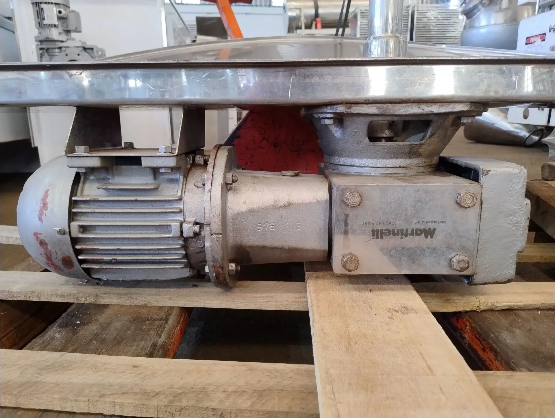 tanque-em-aco-inox-com-agitador-capacidade-2600-litros