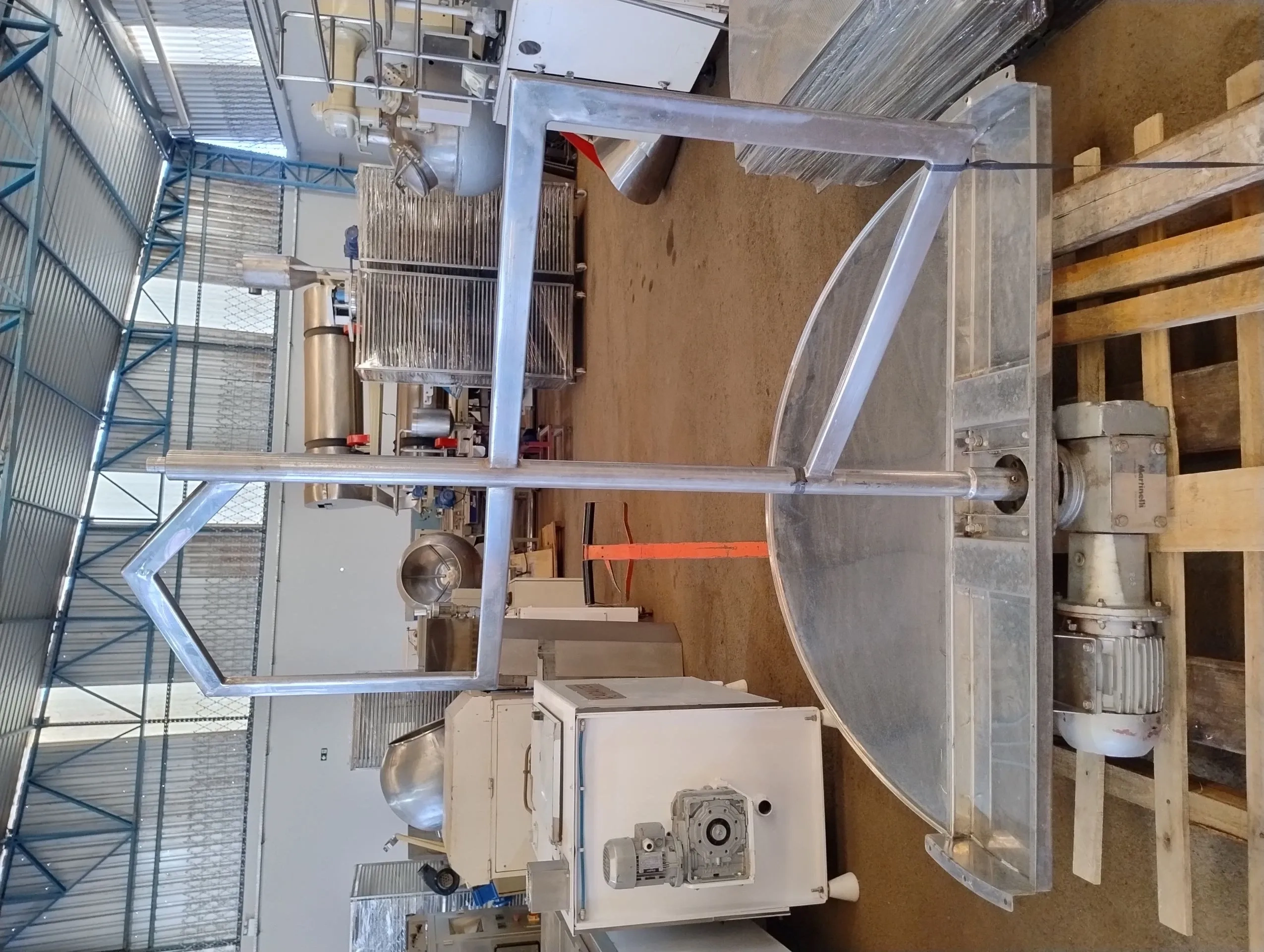 tanque-em-aco-inox-com-agitador-capacidade-2600-litros