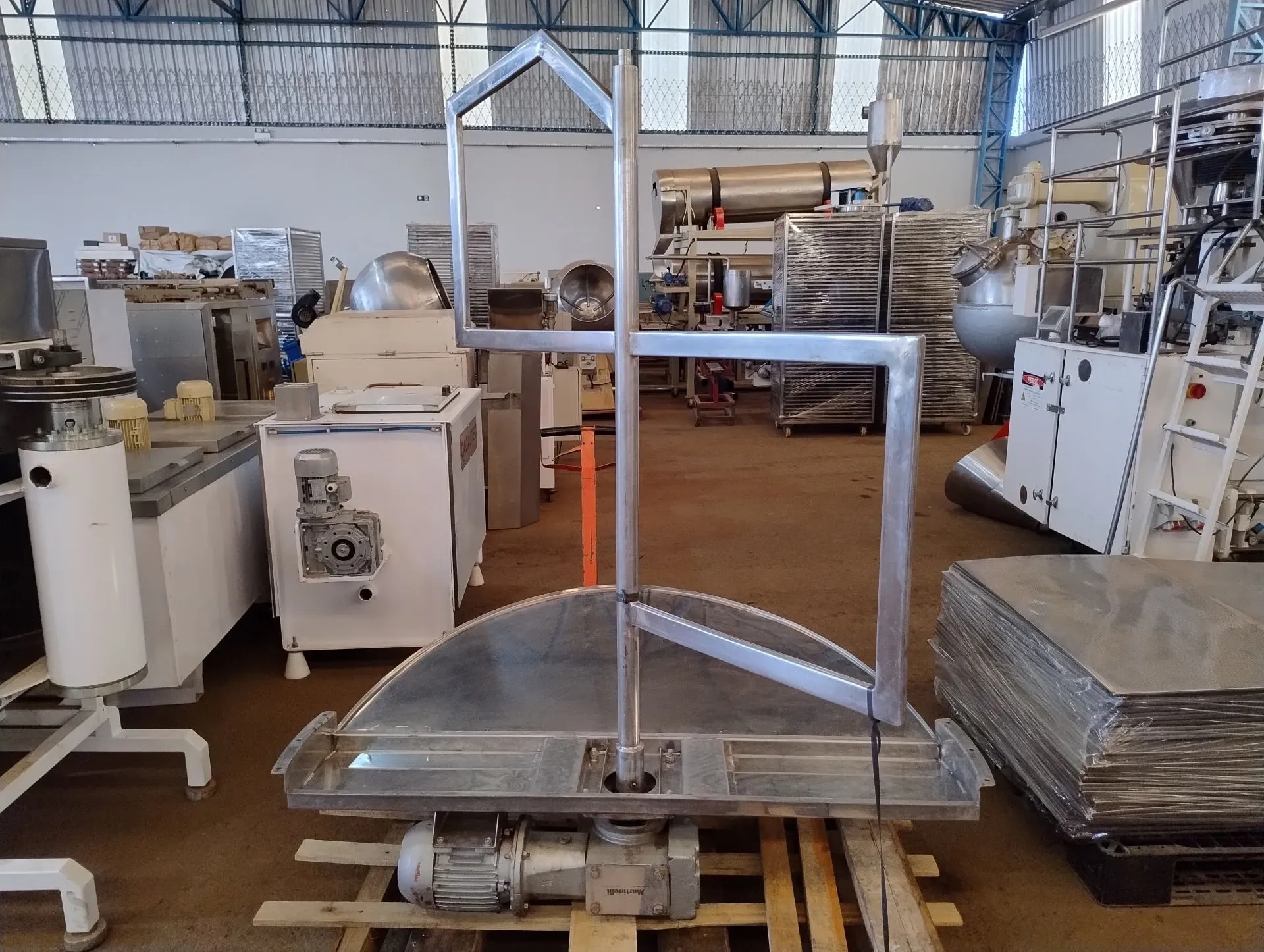 tanque-em-aco-inox-com-agitador-capacidade-2600-litros