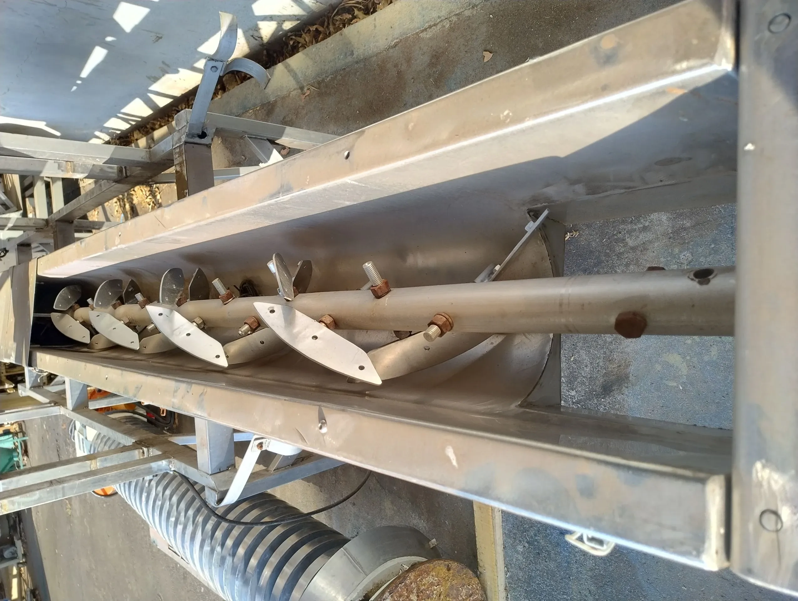 misturador-rotativo-com-rosca-de-extracao