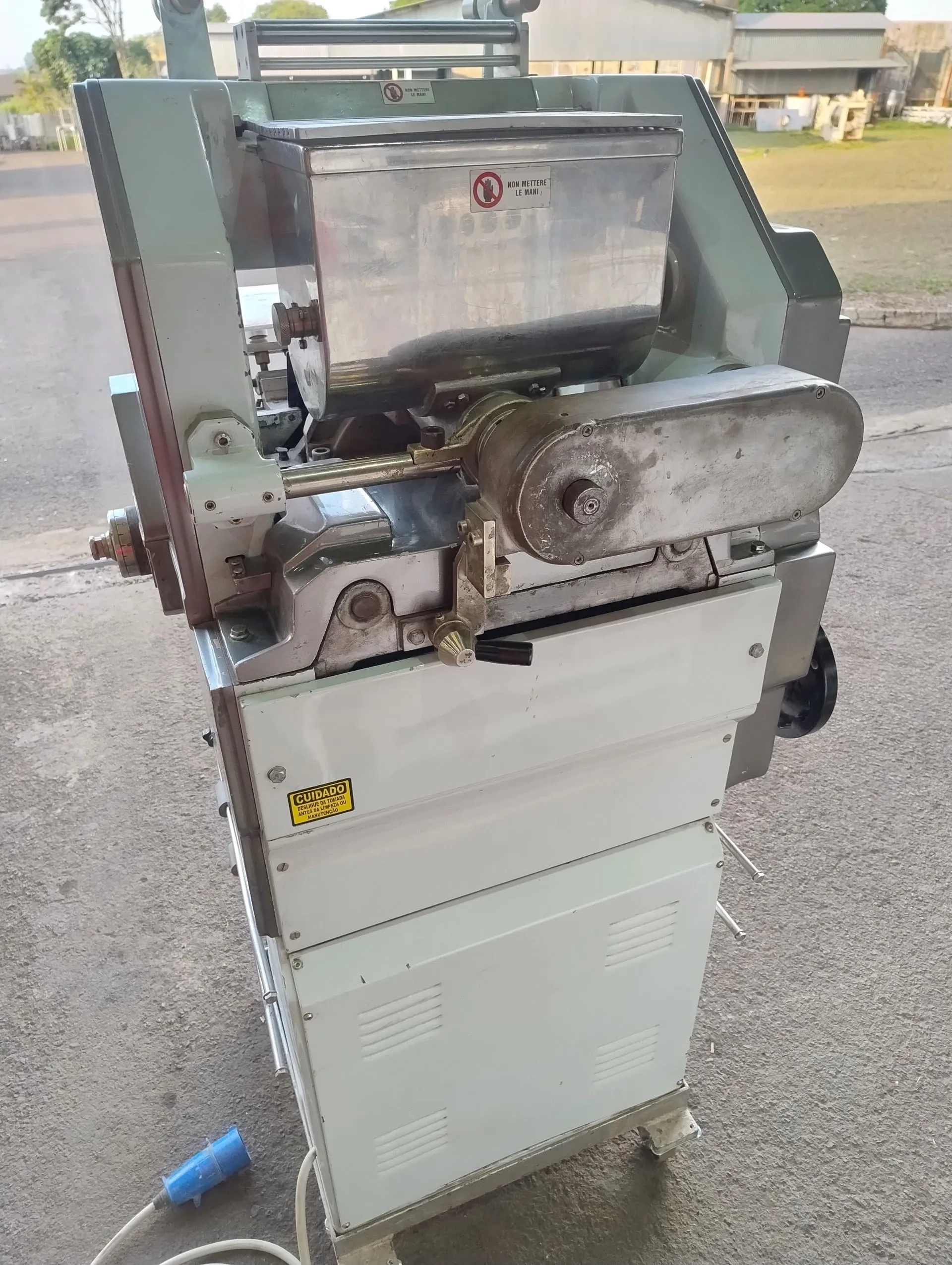 capeleteira-ravioleteira-marca-pama-roma-capacidade-30-kg-hora