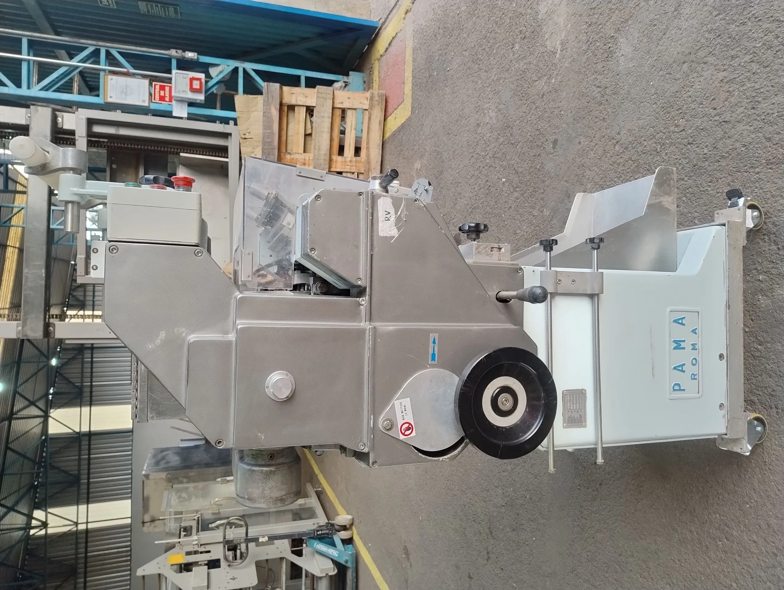 capeleteira-ravioleteira-marca-pama-roma-capacidade-30-kg-hora