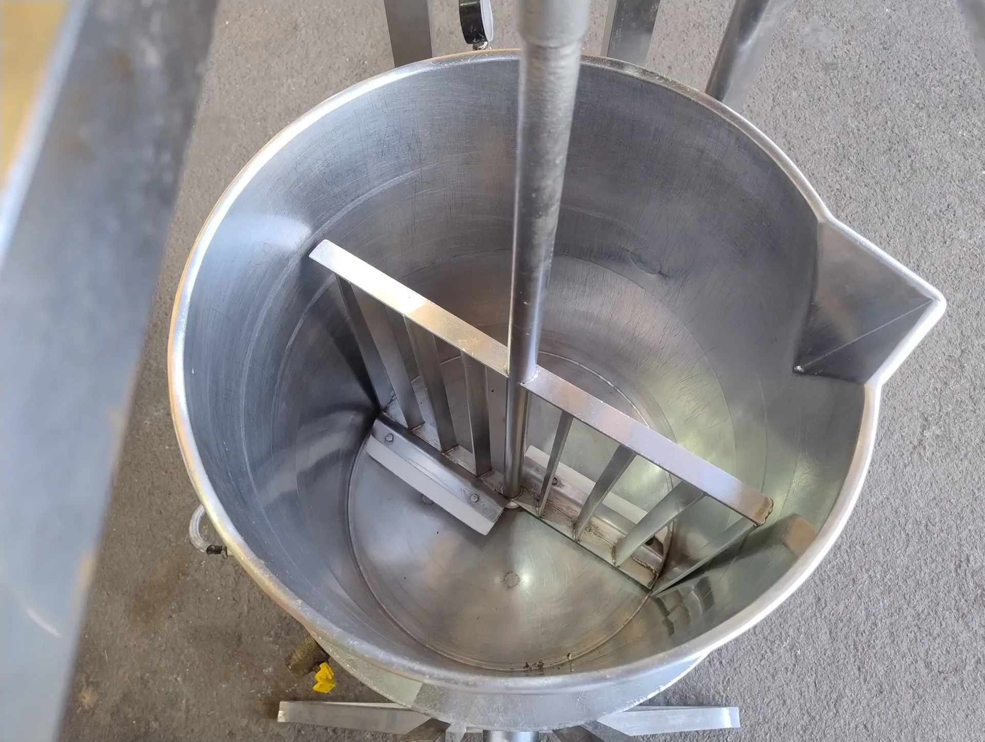 tacho-cozinhador-encamisado-a-gas-basculante-capacidade-100-litros