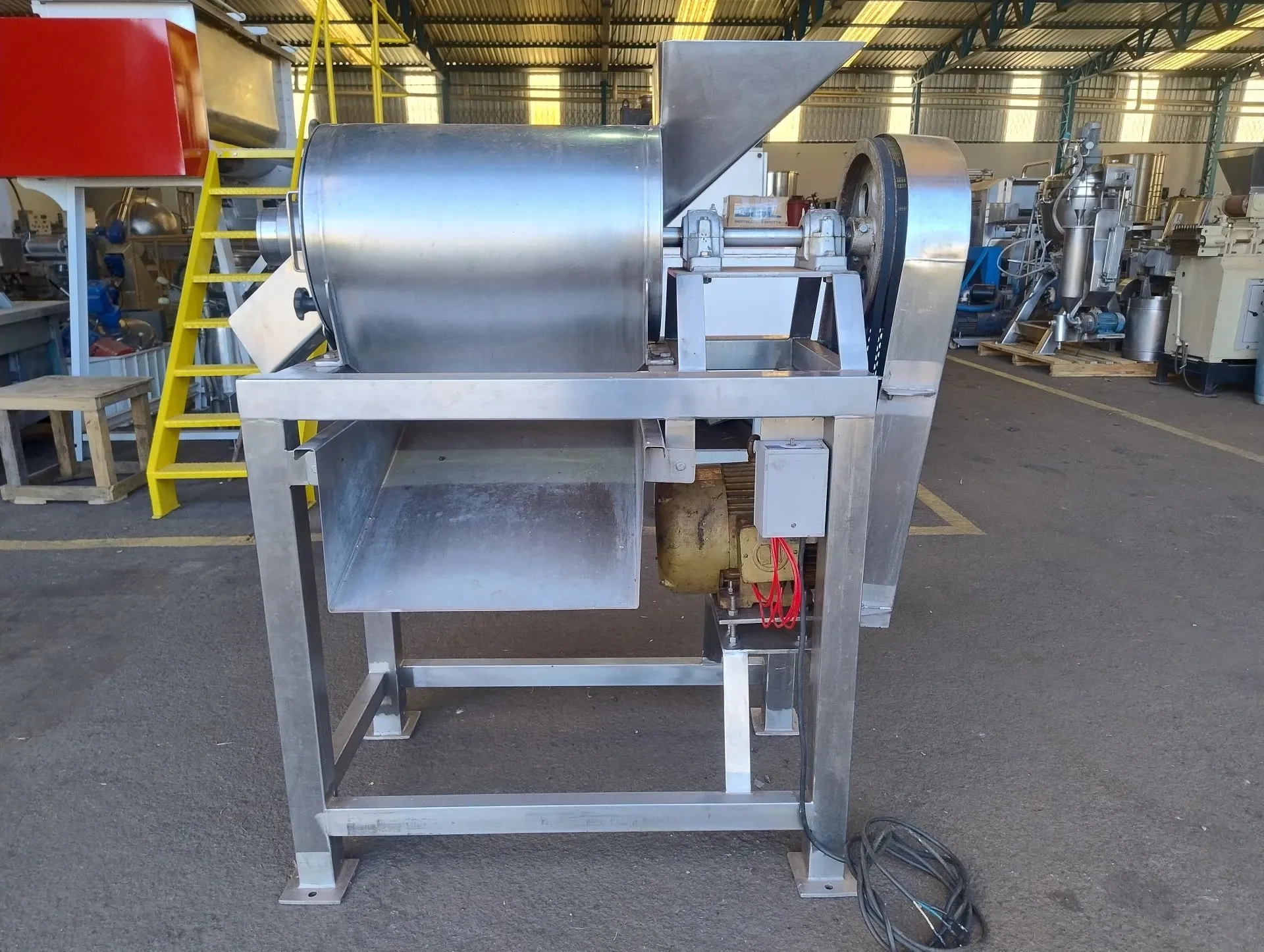 despolpadeira-horizontal-de-1-estagio-marca-mecamau