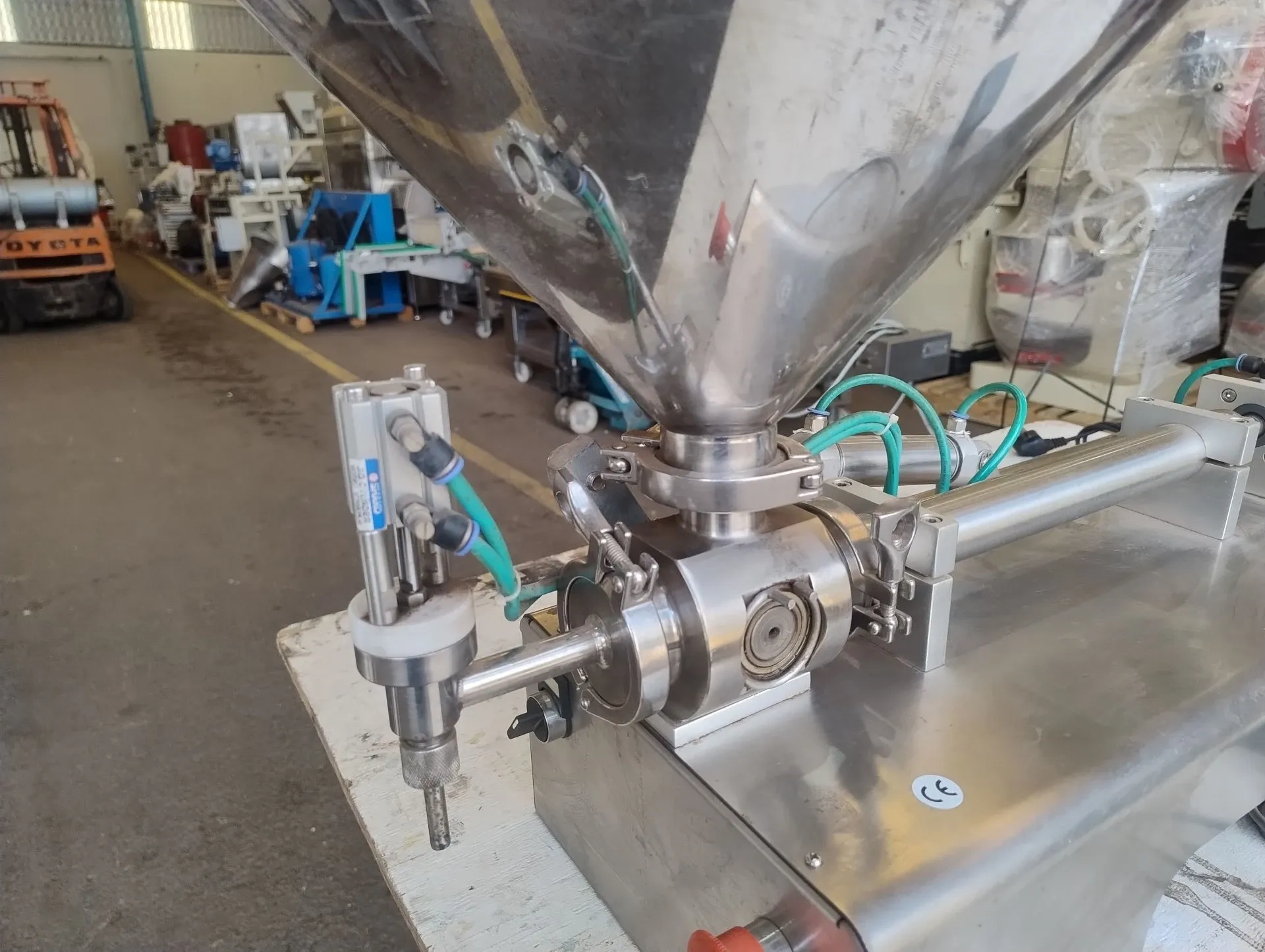 envasadora-de-bancada-para-liquidos-e-viscosos-com-faixa-de-dosagem-entre-10-e-320-ml