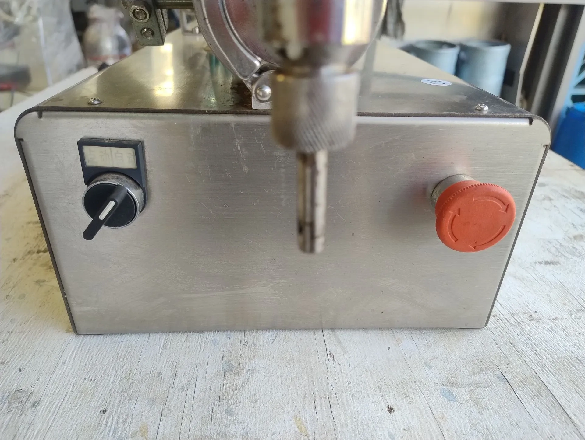 envasadora-de-bancada-para-liquidos-e-viscosos-com-faixa-de-dosagem-entre-10-e-320-ml