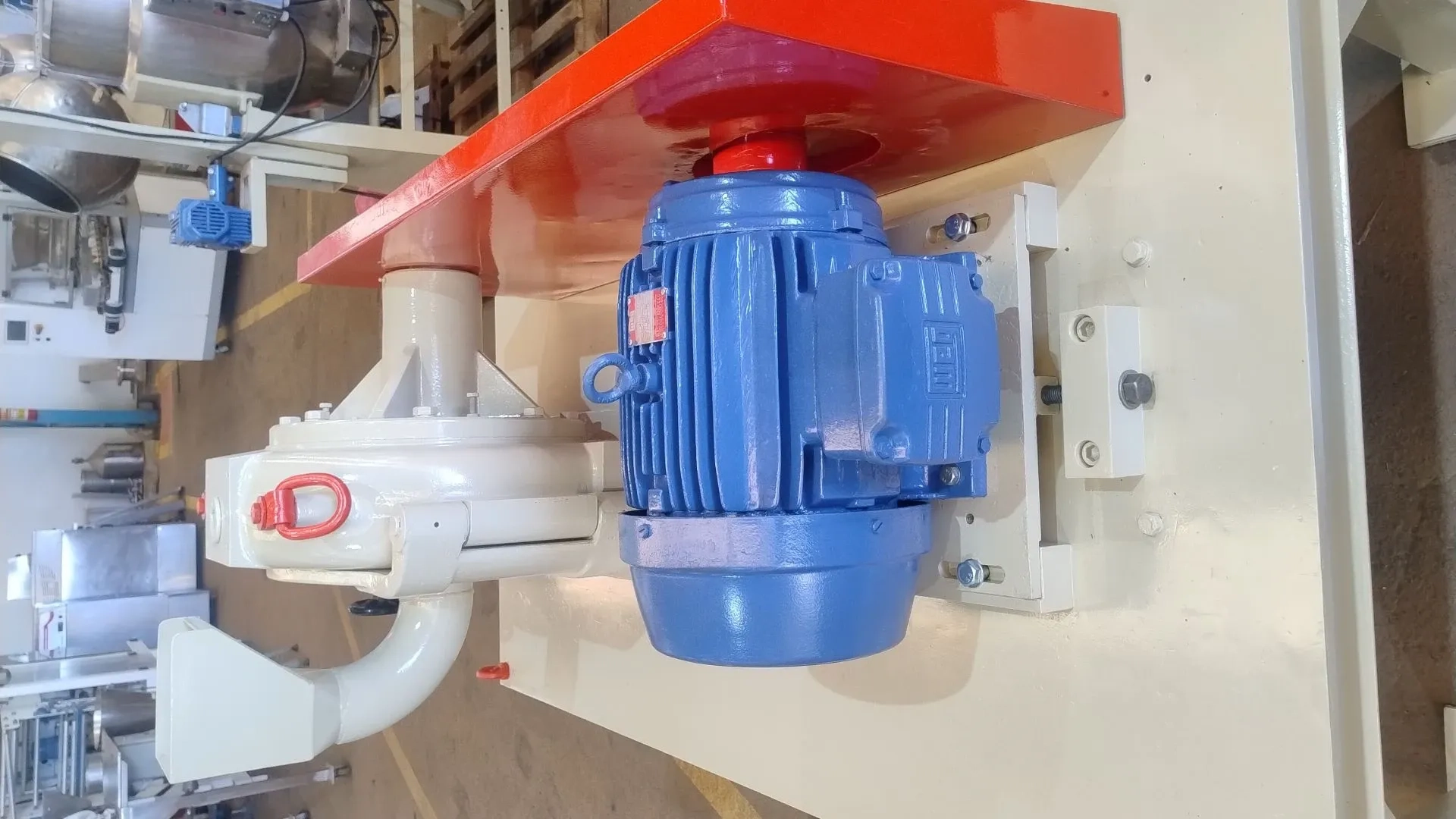 moin-universu-rot-de-pin-300-kg-netzch-condux-cum300