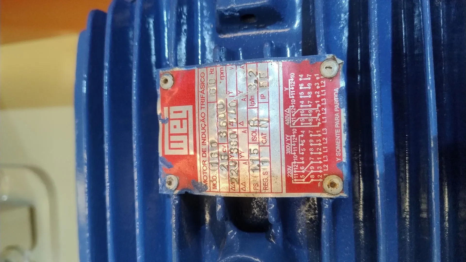 moin-universu-rot-de-pin-300-kg-netzch-condux-cum300