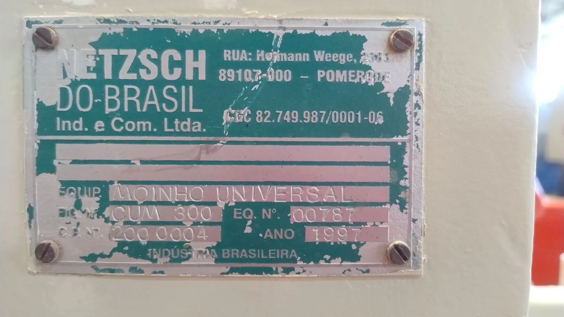 moin-universu-rot-de-pin-300-kg-netzch-condux-cum300