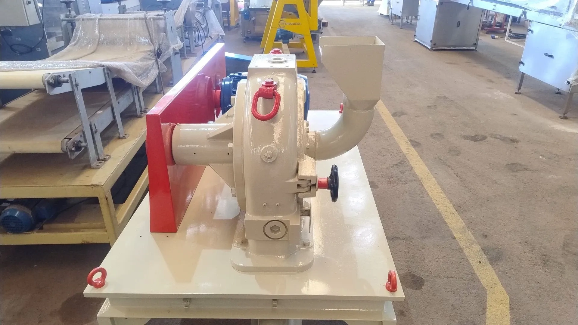 moin-universu-rot-de-pin-300-kg-netzch-condux-cum300