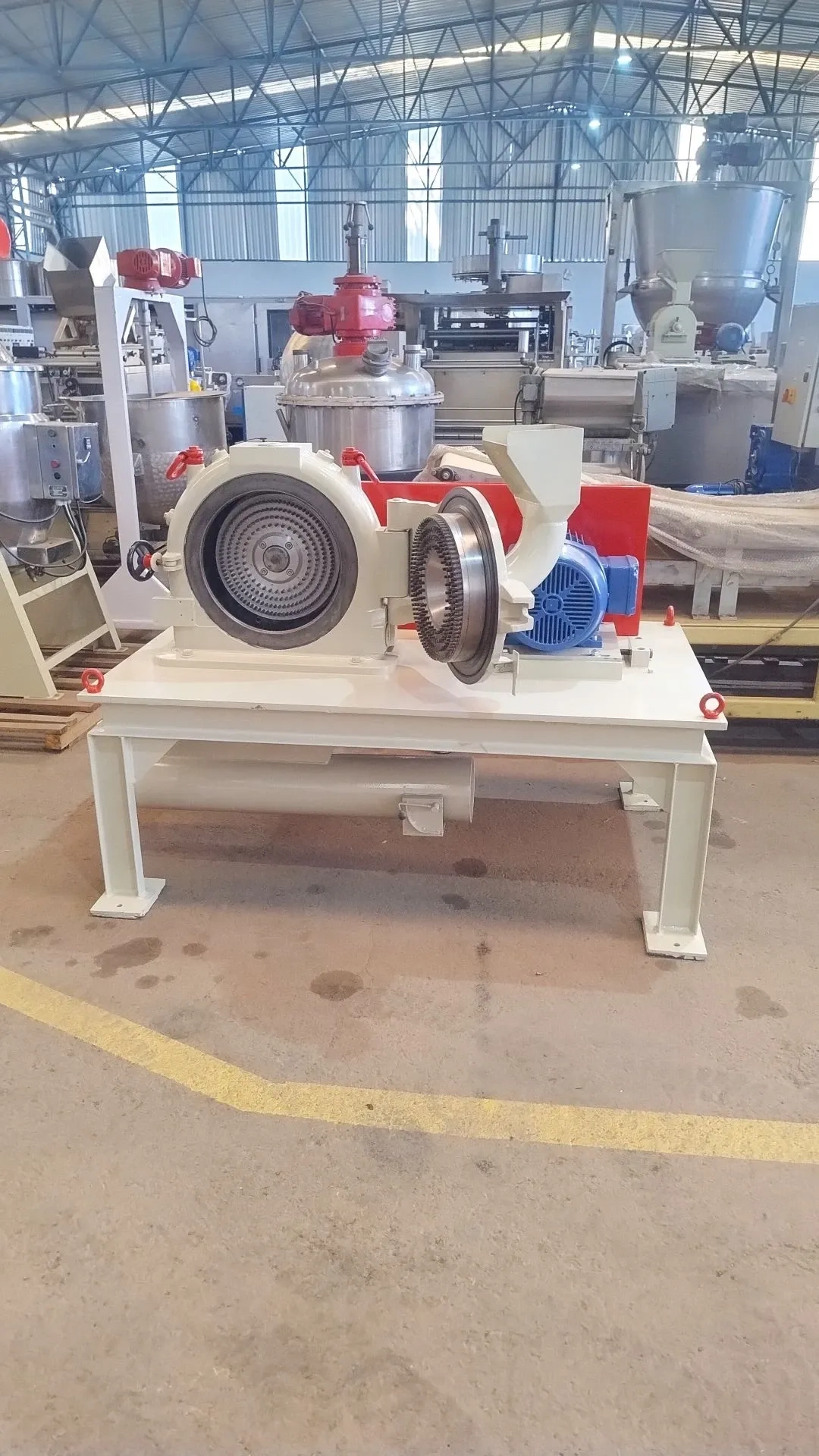 moin-universu-rot-de-pin-300-kg-netzch-condux-cum300