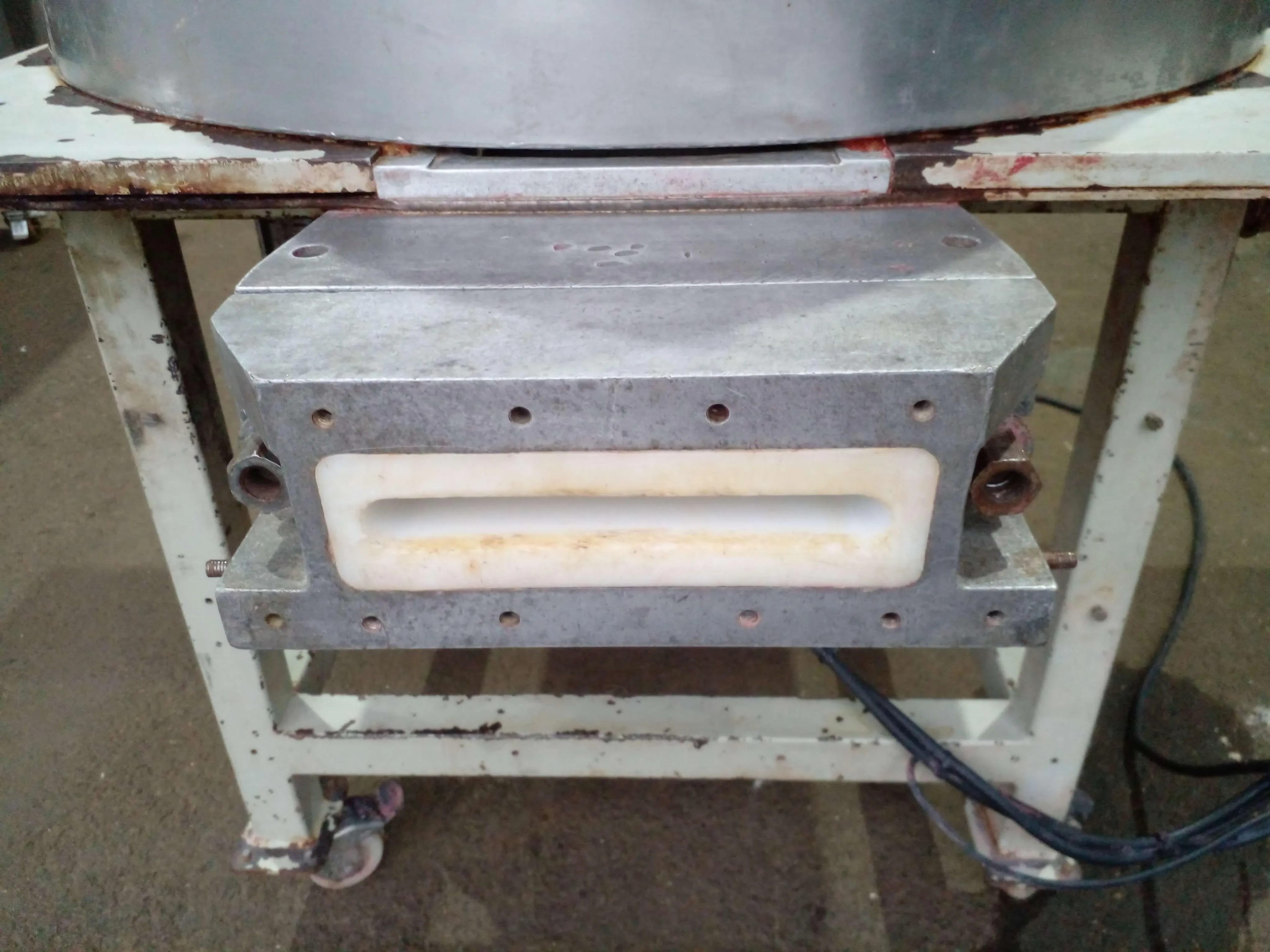 compactadeira-com-masseira-continua-capacidade-150-kg-h-marca-braslaer