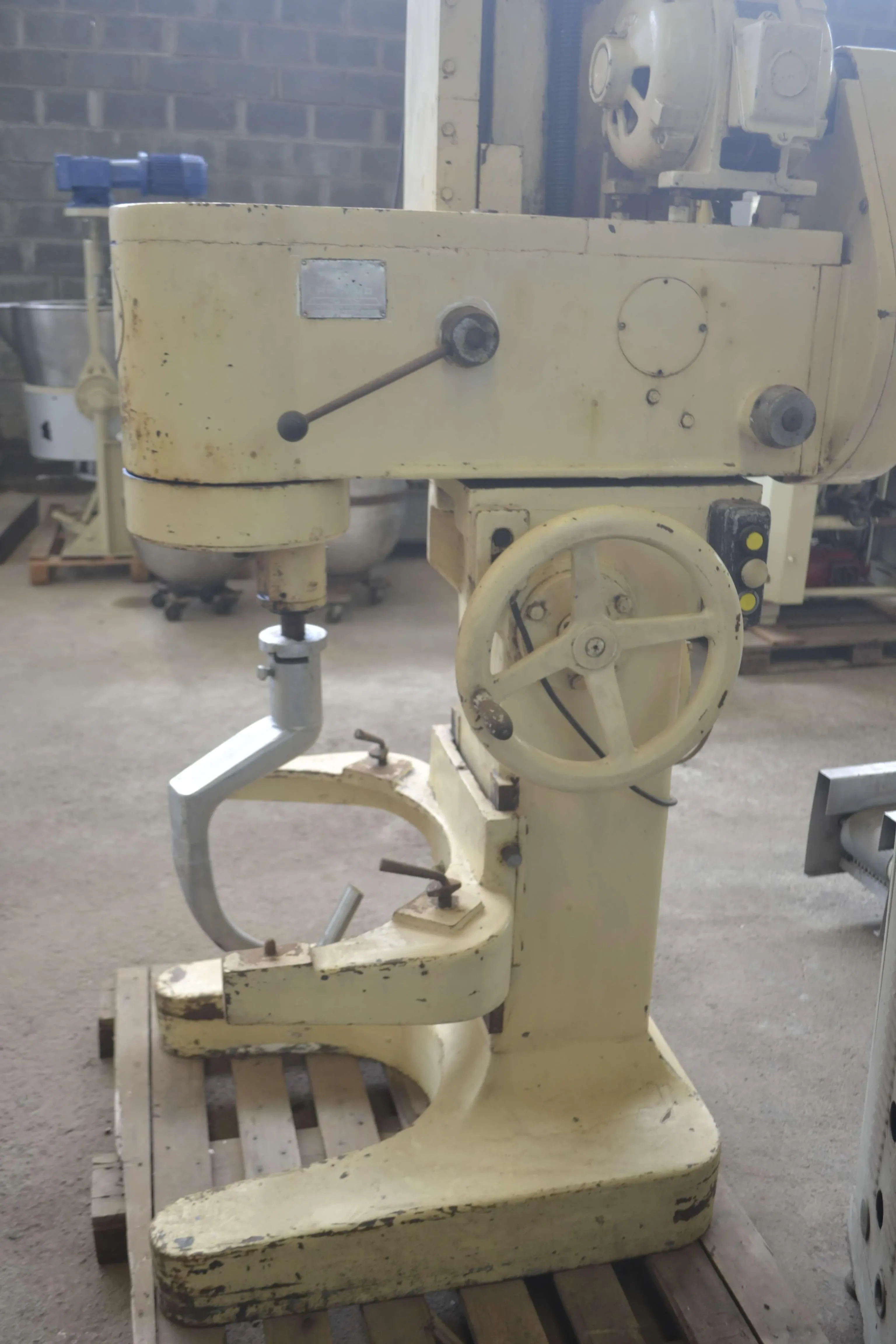 batedeira-capacidade-100-litros-marca-amadio