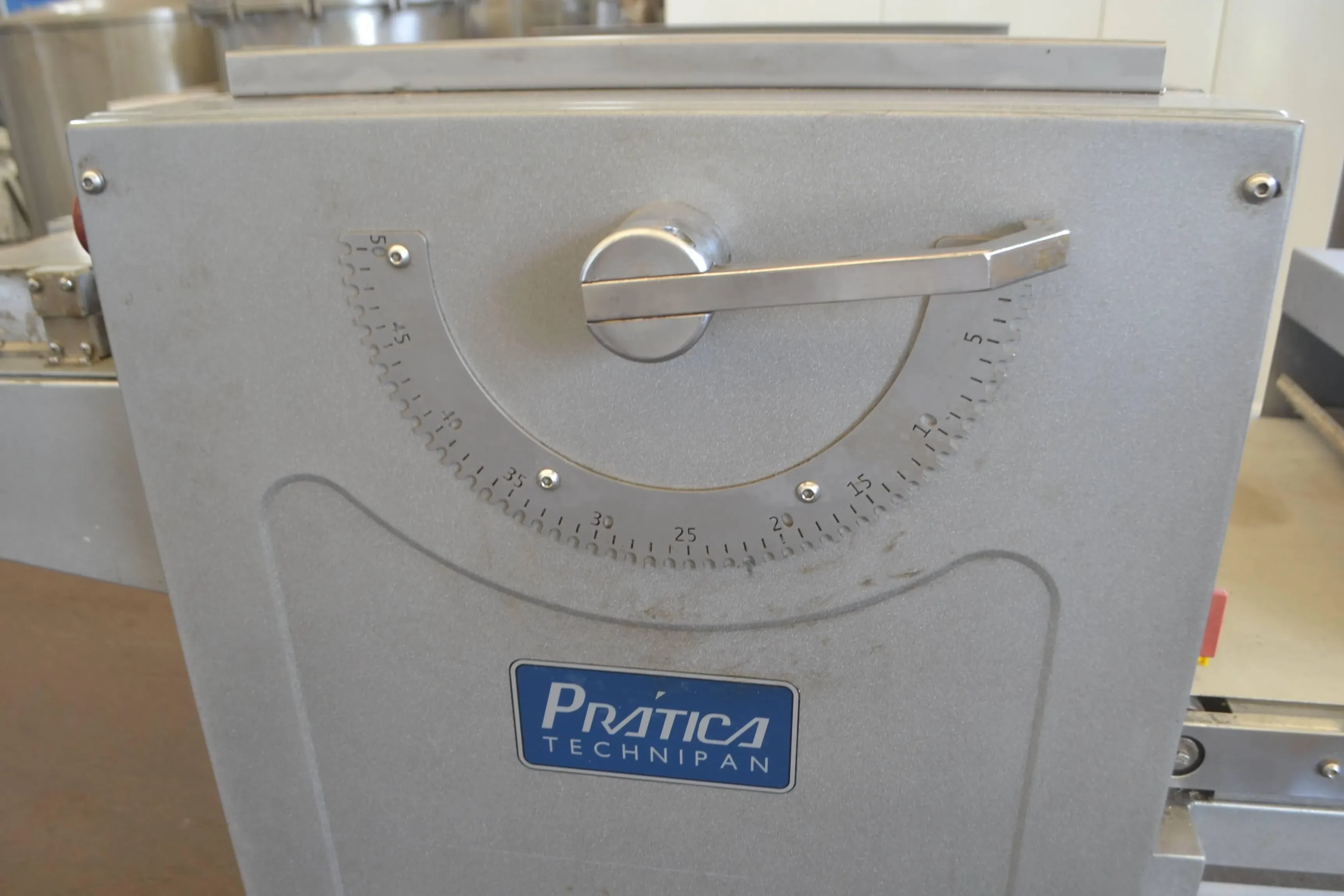 modeladora-alongadora-6-mil-unidades-hora-marca-pratica-klimaquip