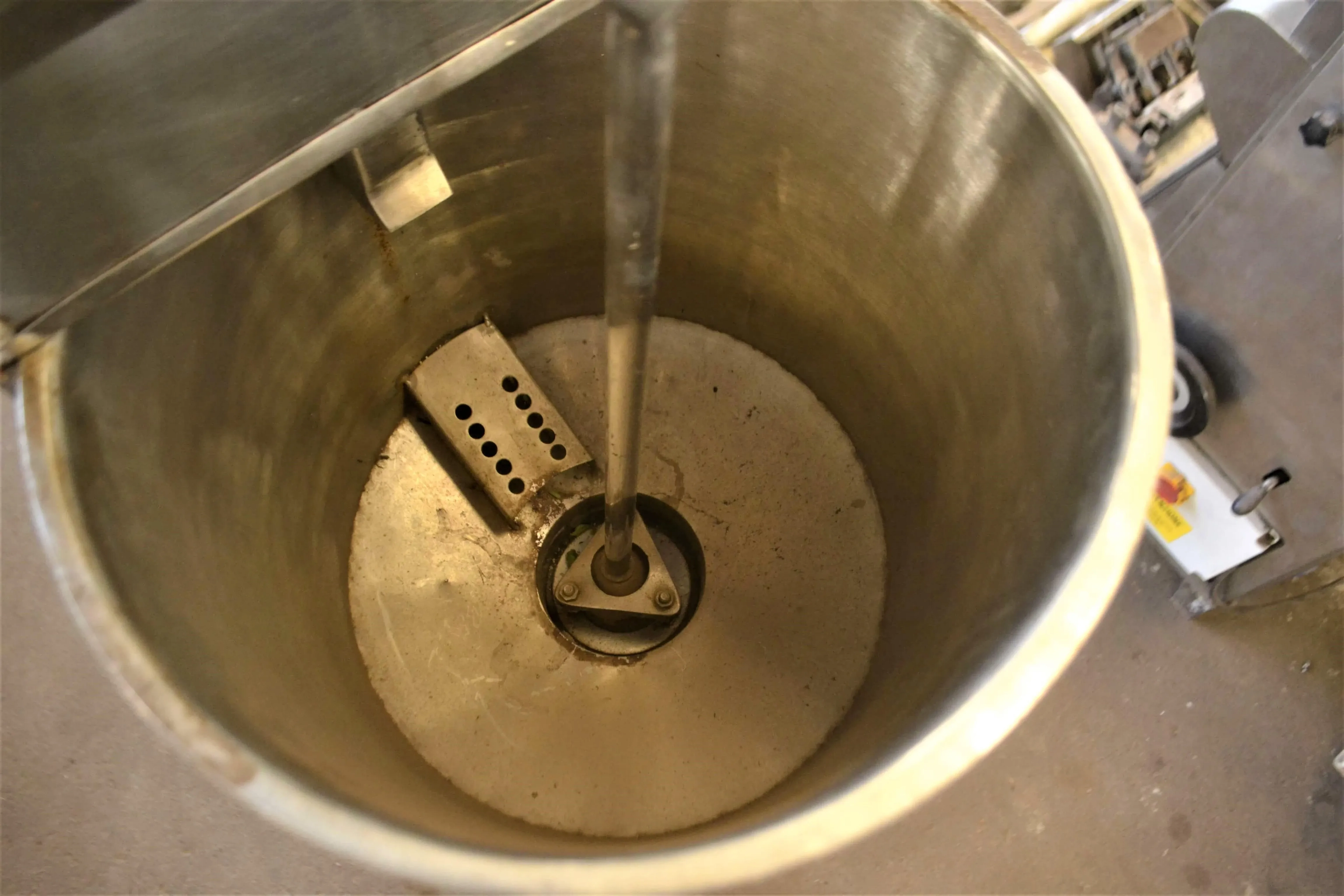 dosador-vertical-de-liquidos-e-pastosos-capacidade-25-litros-hora-marca-tortugan