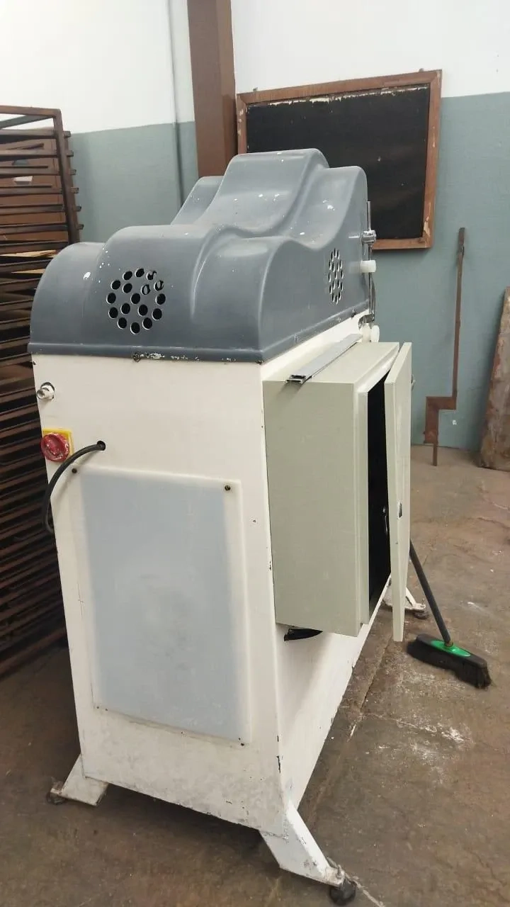 amassadeira-tipo-gancho-capacidade-50-litros-marca-brasforno