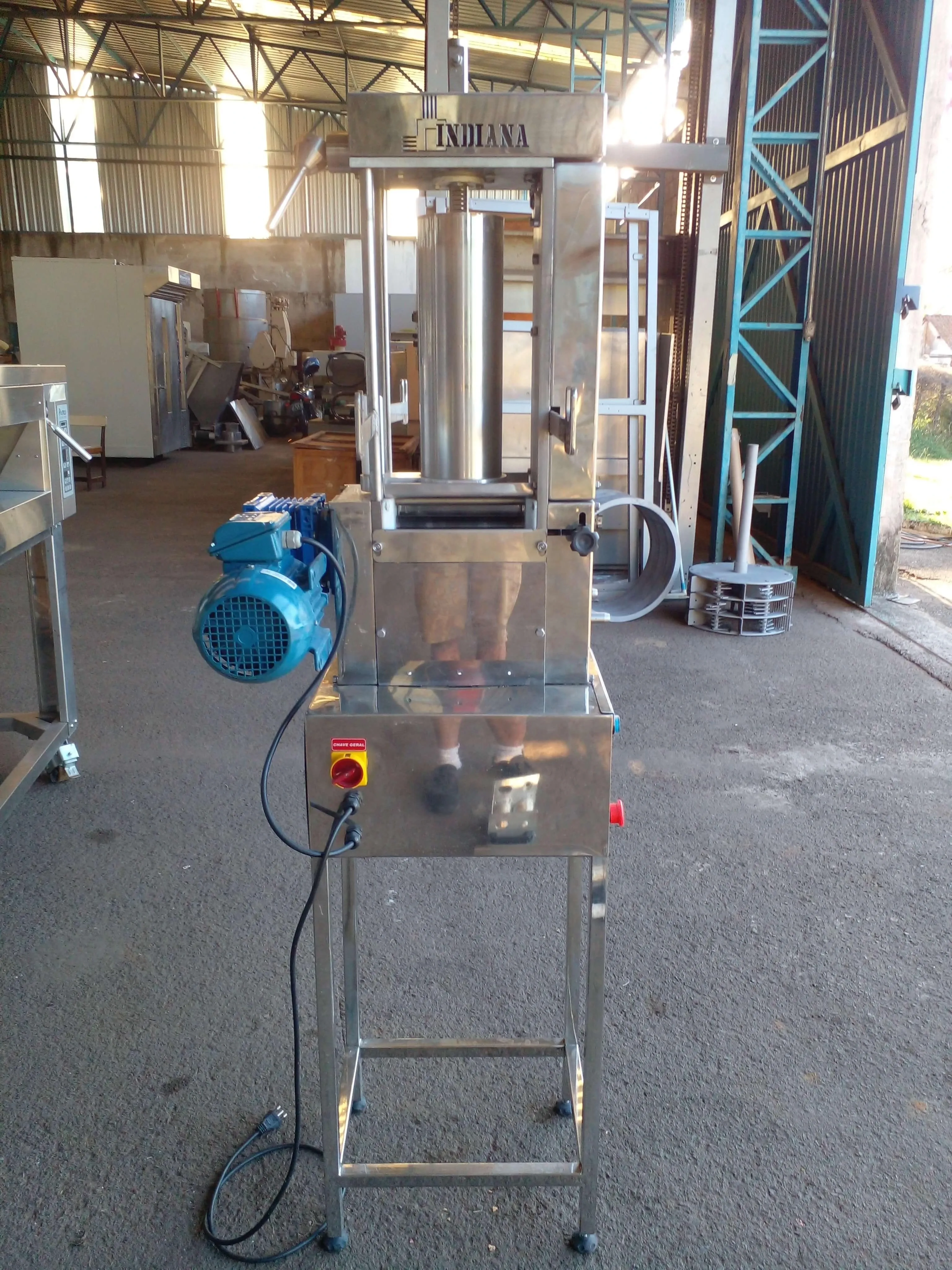 formadora-recheadora-de-pastel-e-ravioli-120-kg-h-marca-indiana