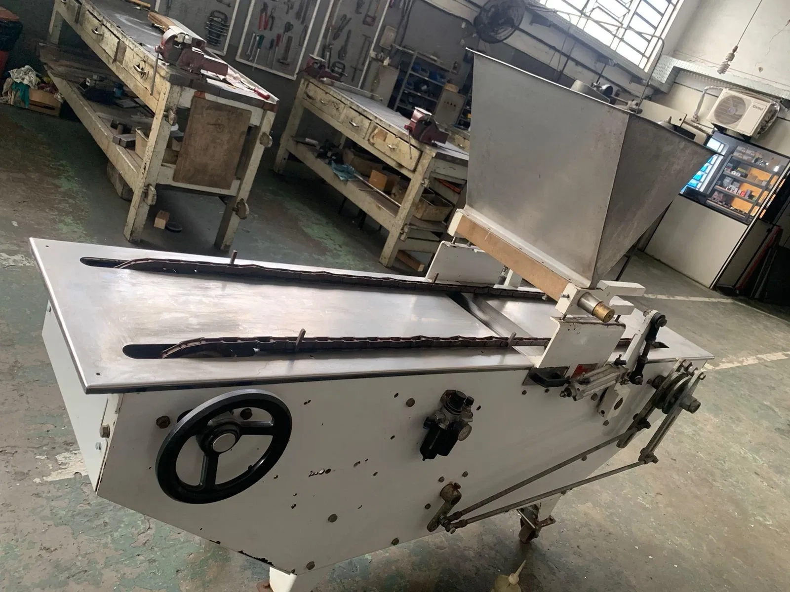 dosadora-para-liquidos-e-semi-liquidos-marca-pirog