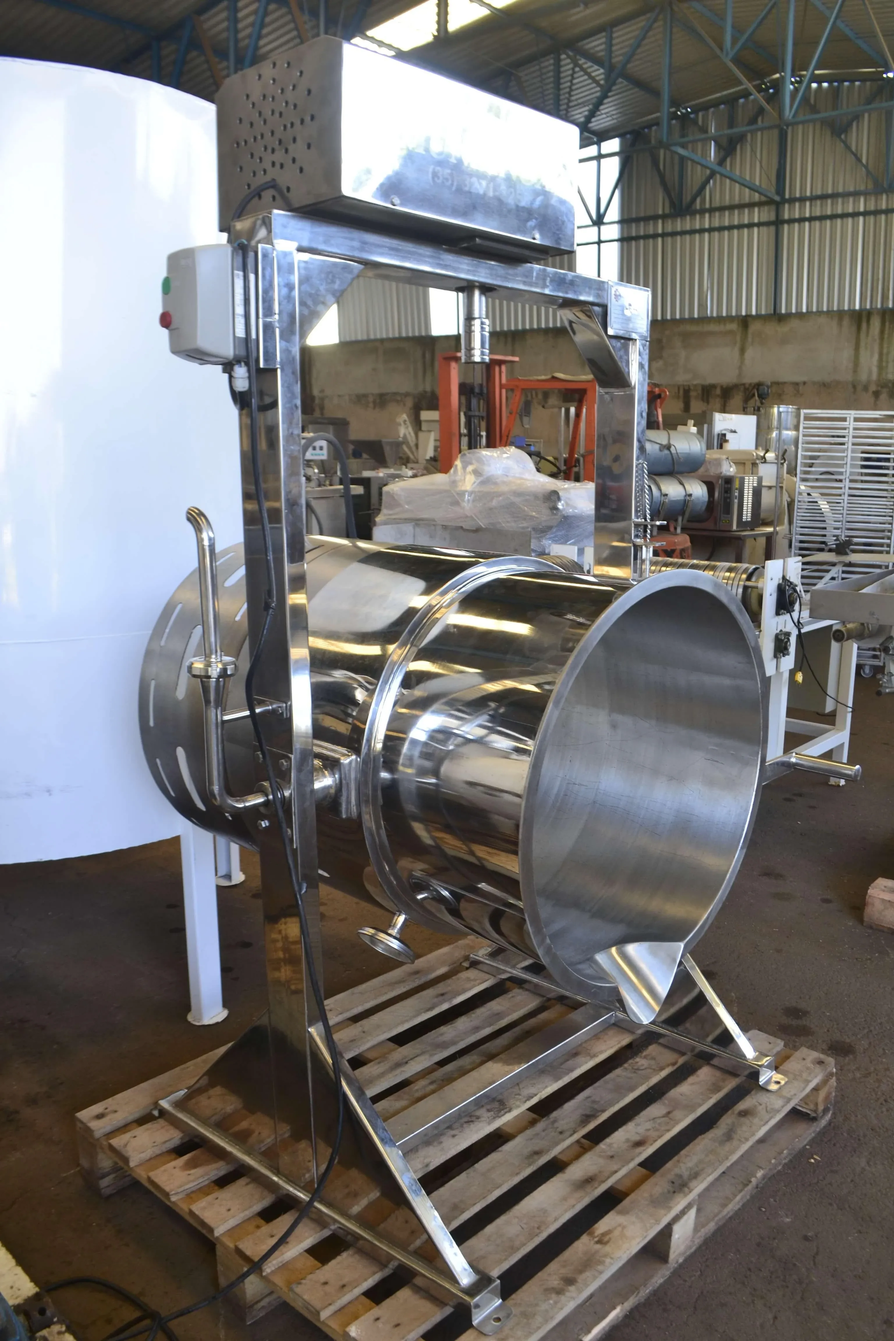 tacho-a-gas-capacidade-200-litros-marca-mundinox