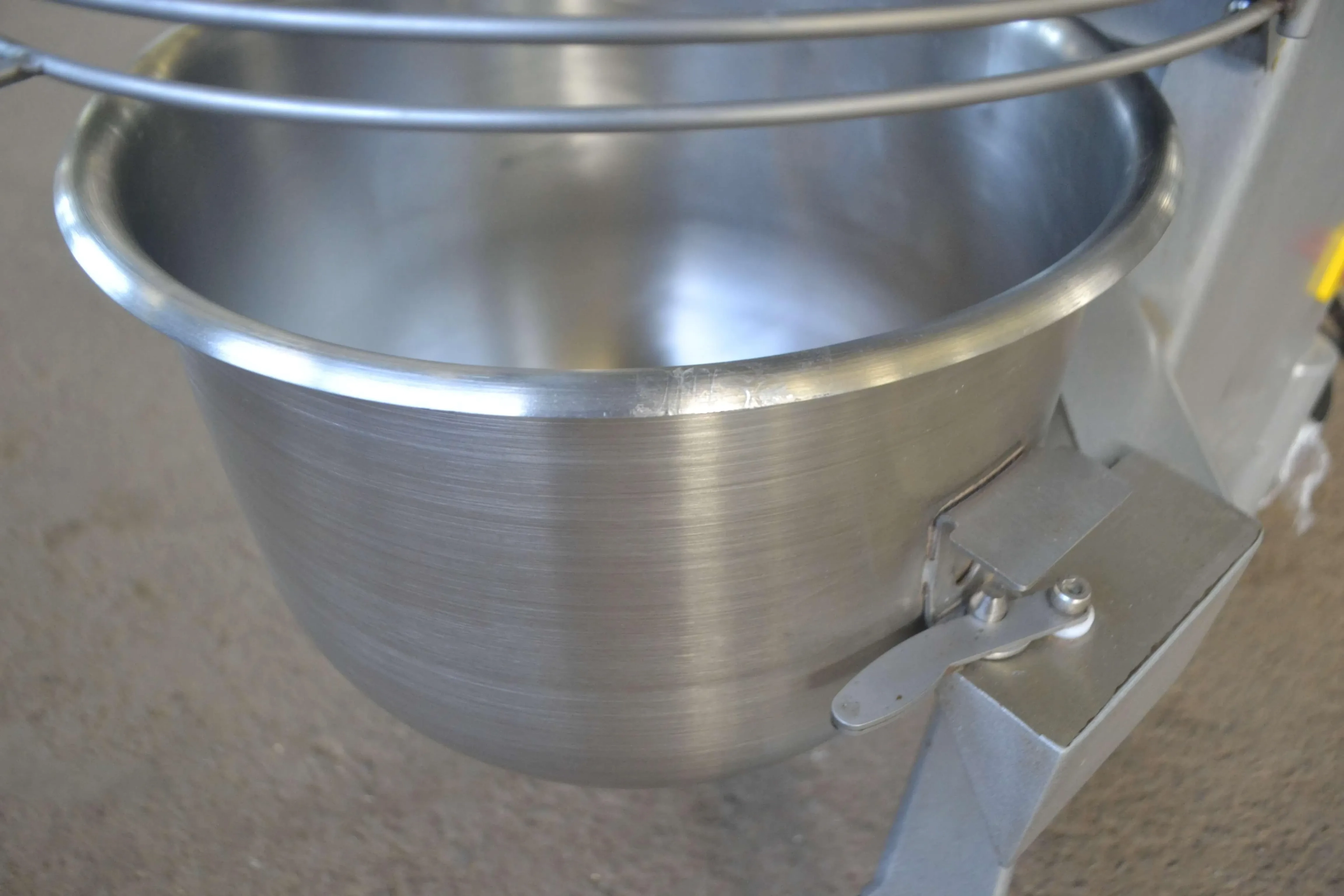 batedeira-planetaria-18-litros-marca-pratica-klimaquip