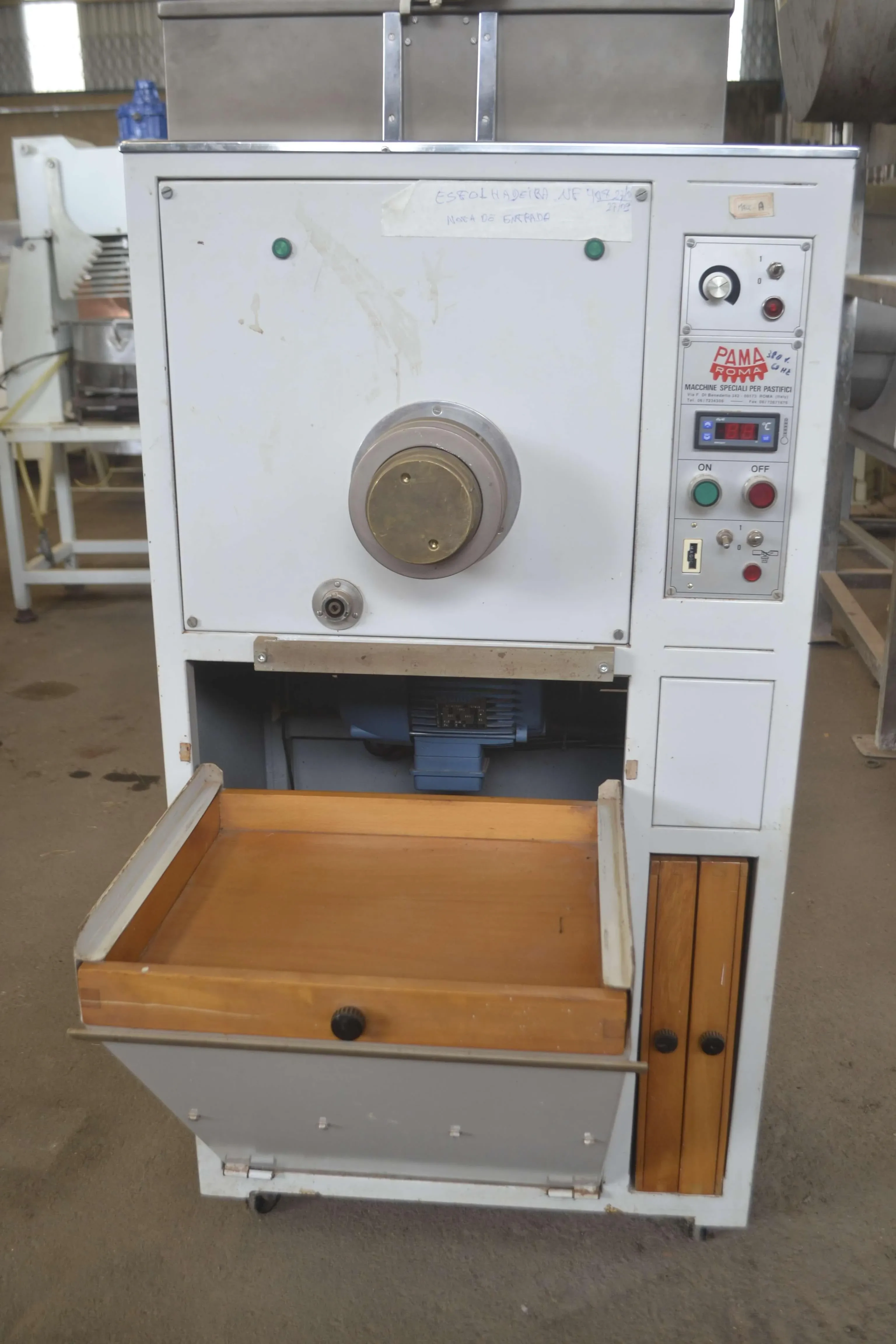 masseira-esfolhadeira-e-extrusora-capacidade-25-kg-hora-marca-pama-roma