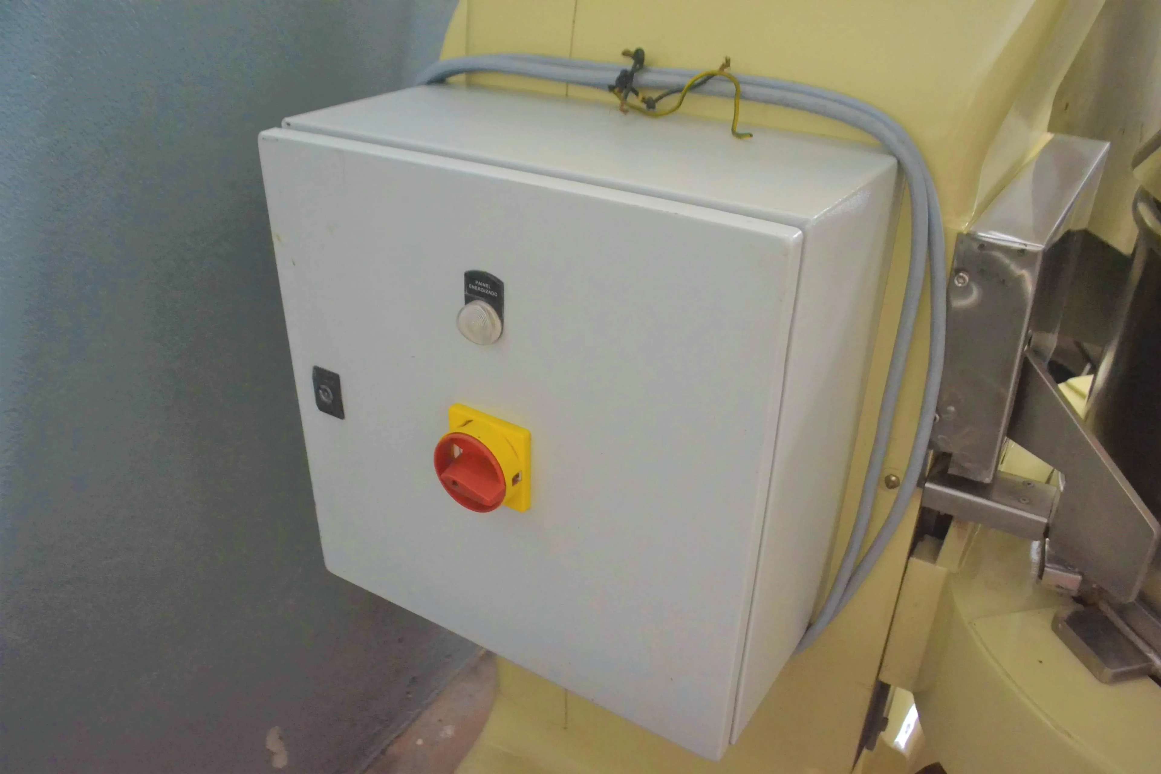 batedeira-planetaria-capacidade-130-litros-marca-amadio