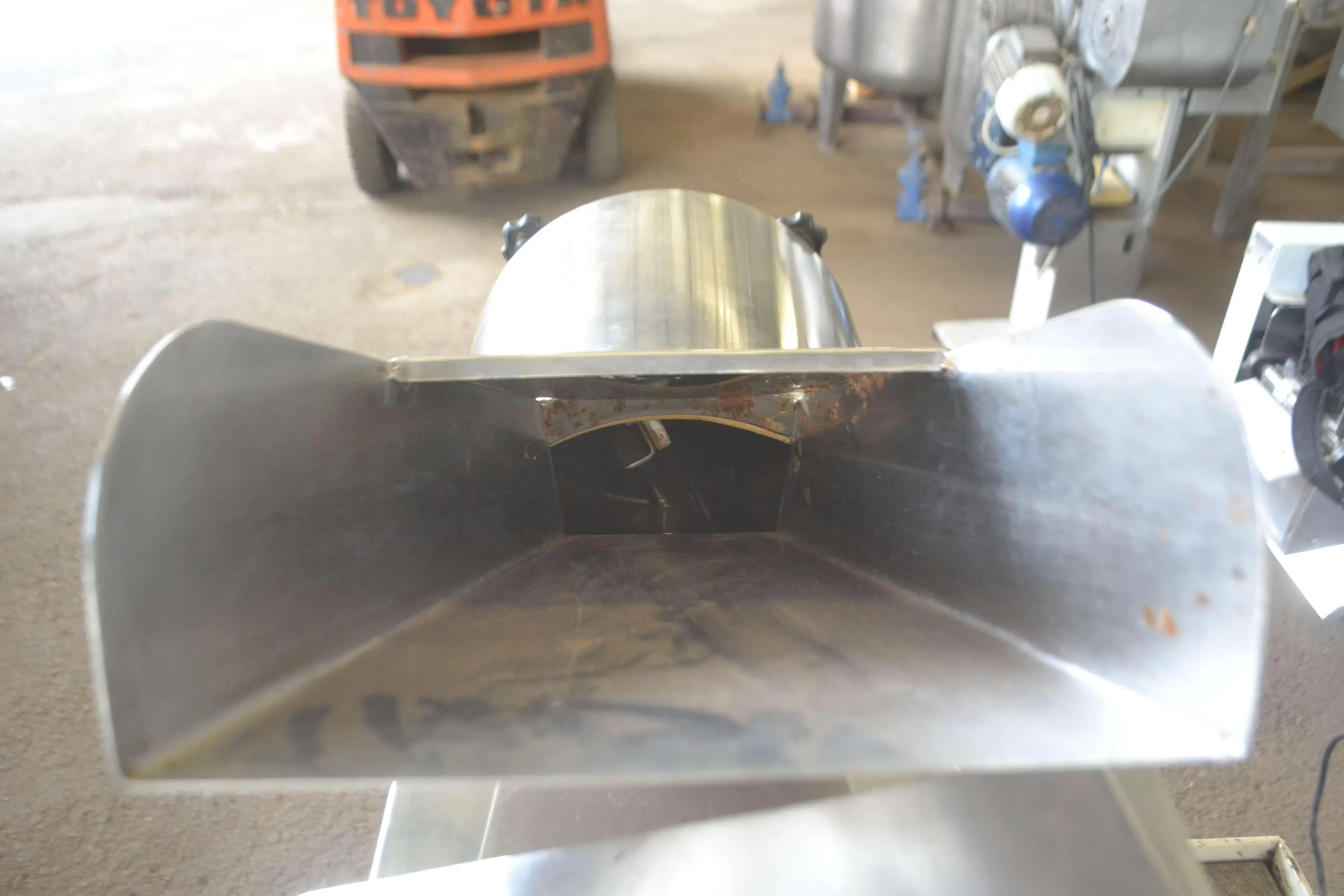 despolpadeira-de-frutas-um-estagio-capacidade-200-kg-hora-marca-tortugan