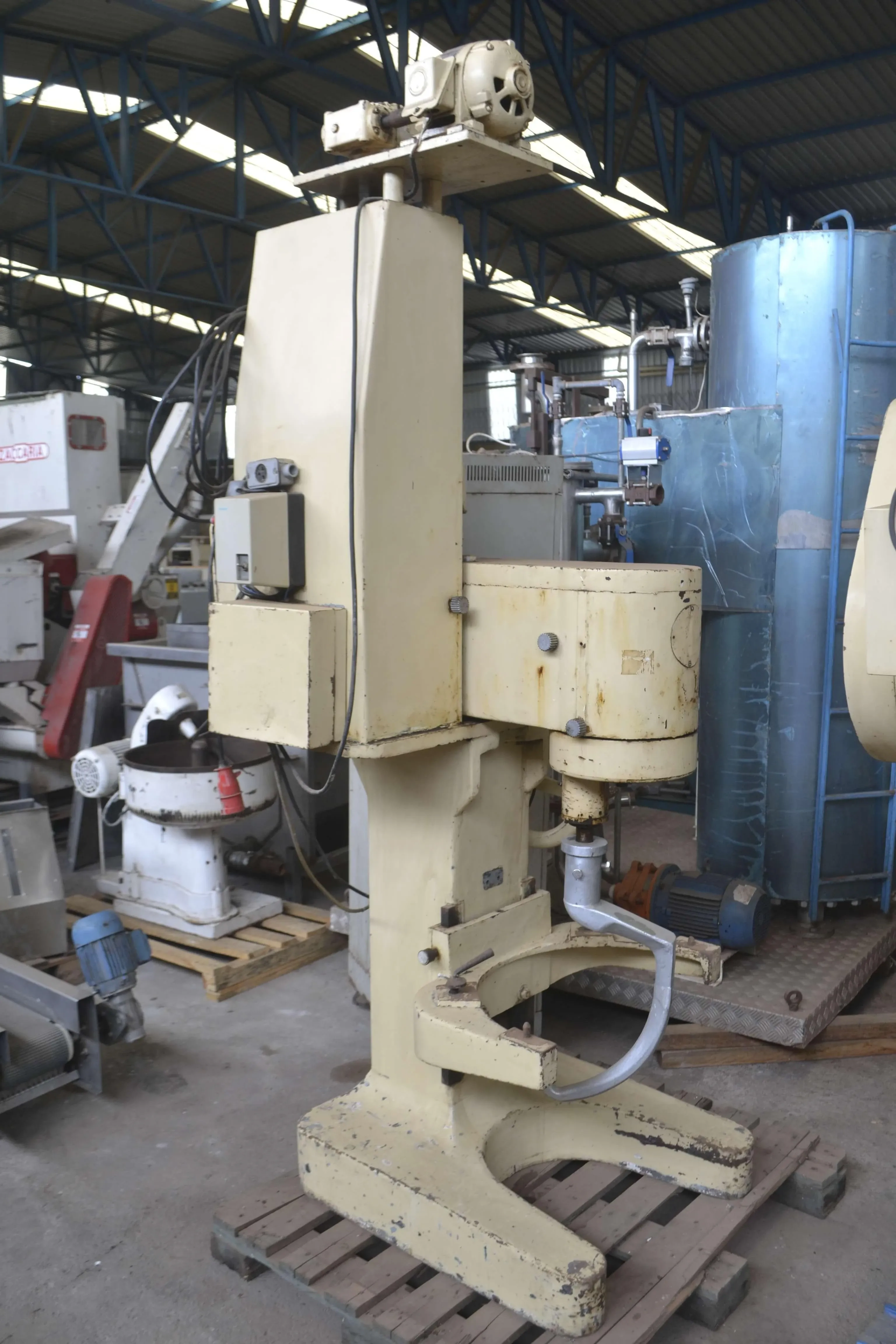 batedeira-capacidade-100-litros-marca-amadio