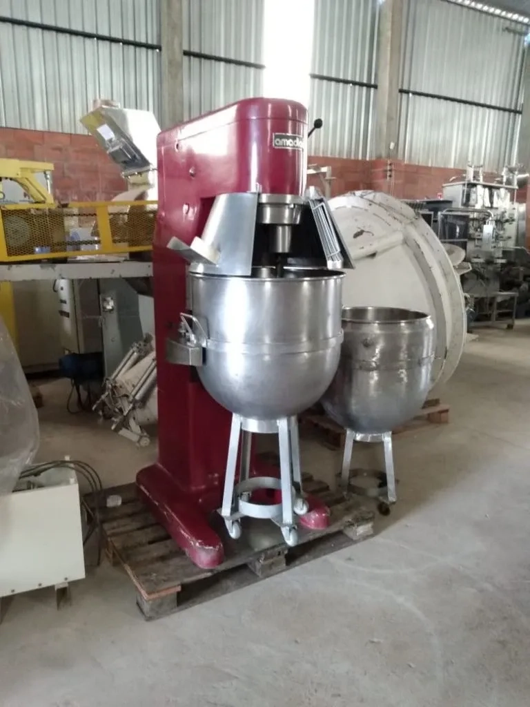 batedeira-planetaria-marca-amadio-modelo-130