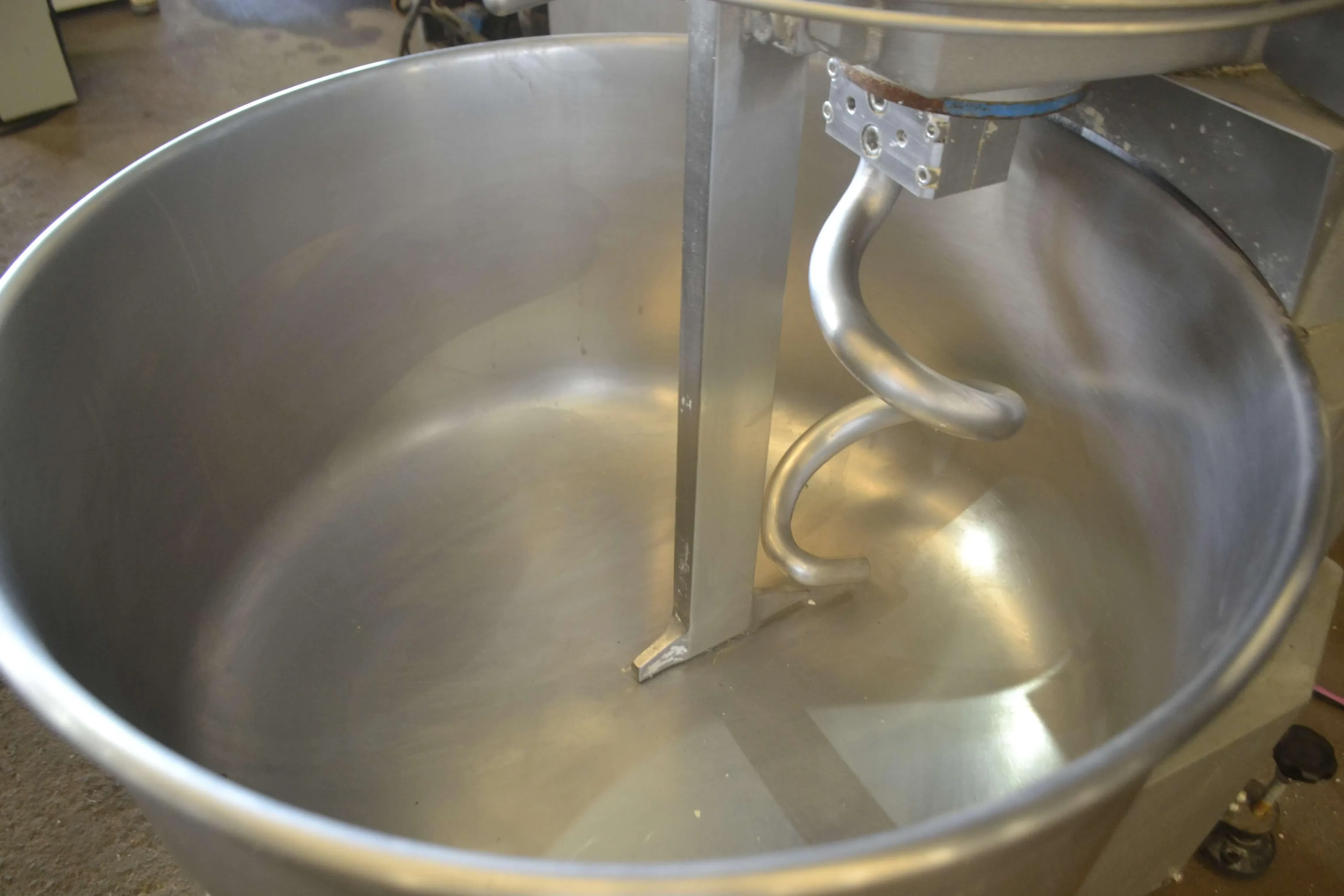 amassadeira-espiral-capacidade-80-kg-marca-pratica