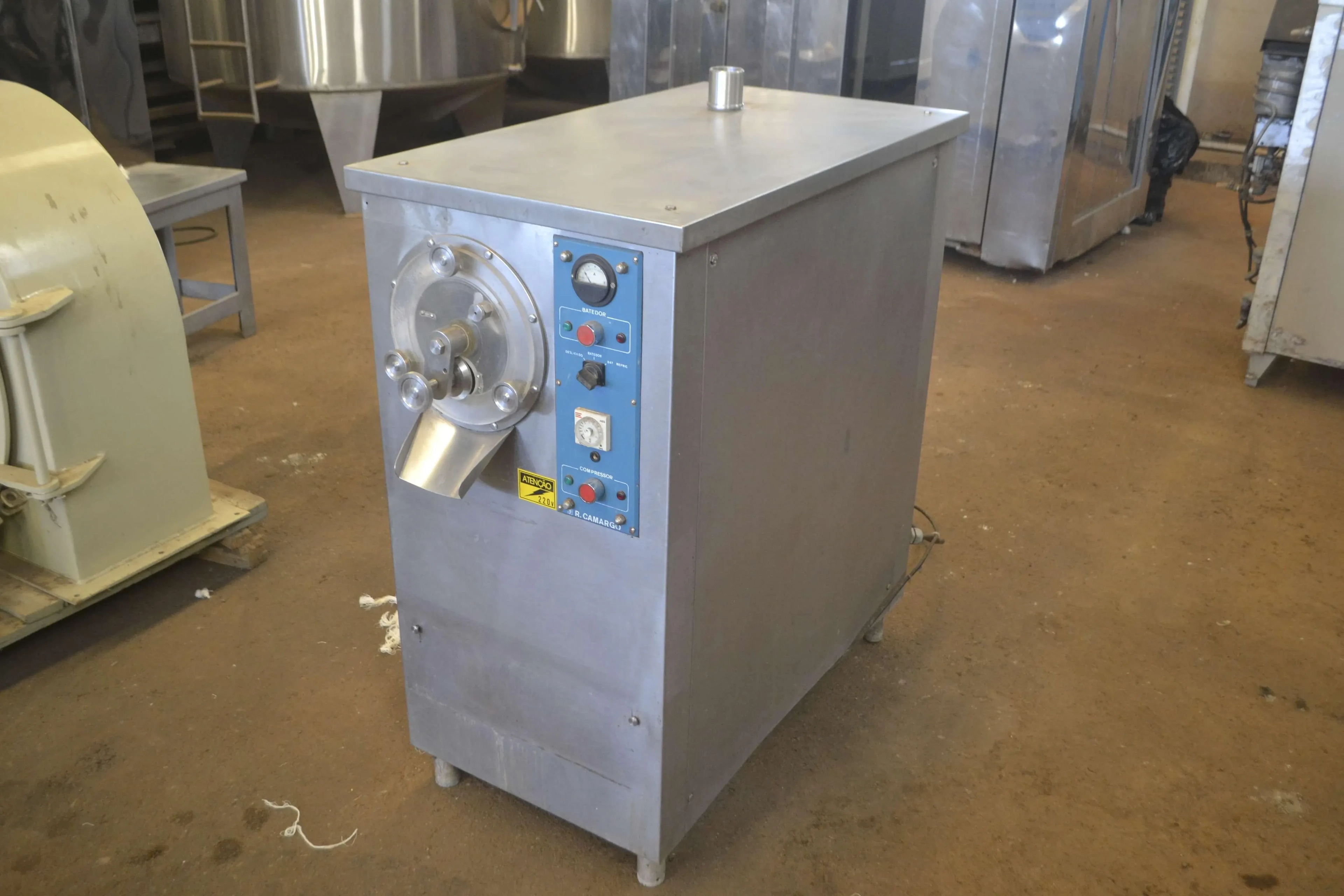 produtora-de-sorvete-vertical-marca-r-camargo