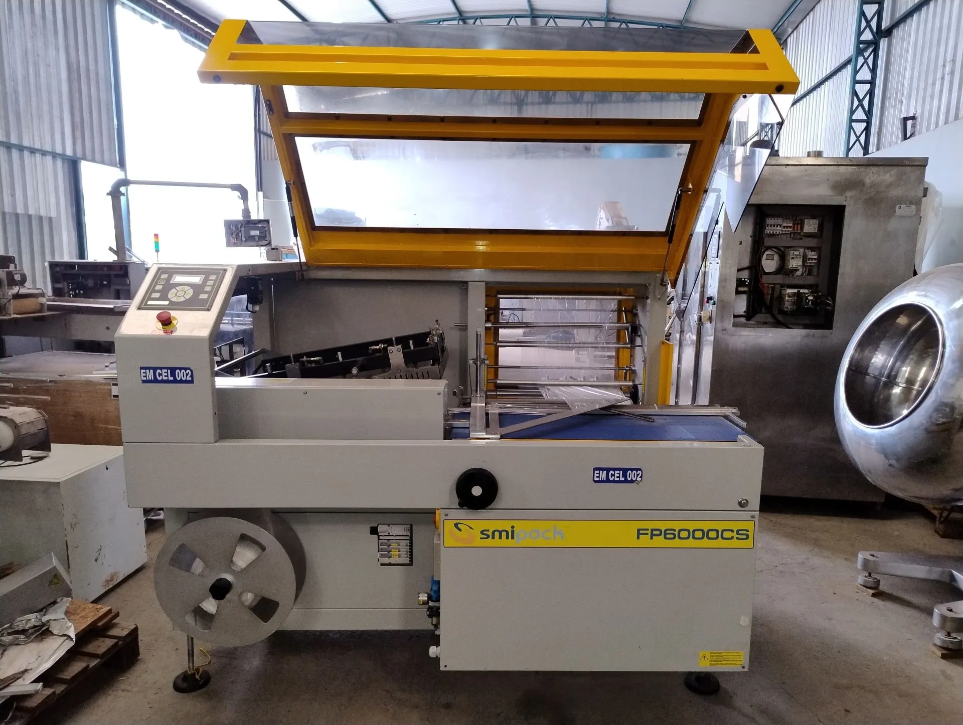 seladora-automatica-em-l-swrink-com-tunel-de-encolhimento-temorretracao-marca-smipack