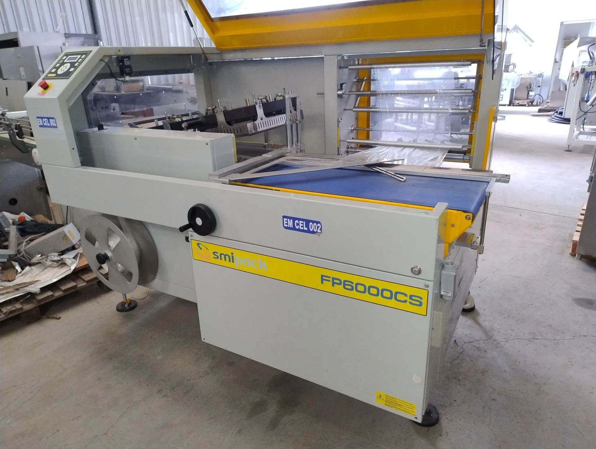 seladora-automatica-em-l-swrink-com-tunel-de-encolhimento-temorretracao-marca-smipack