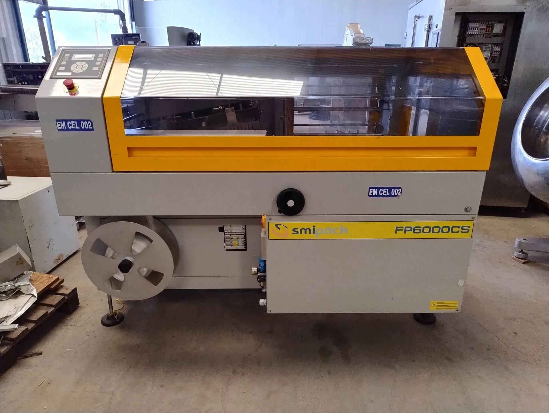 seladora-automatica-em-l-swrink-com-tunel-de-encolhimento-temorretracao-marca-smipack