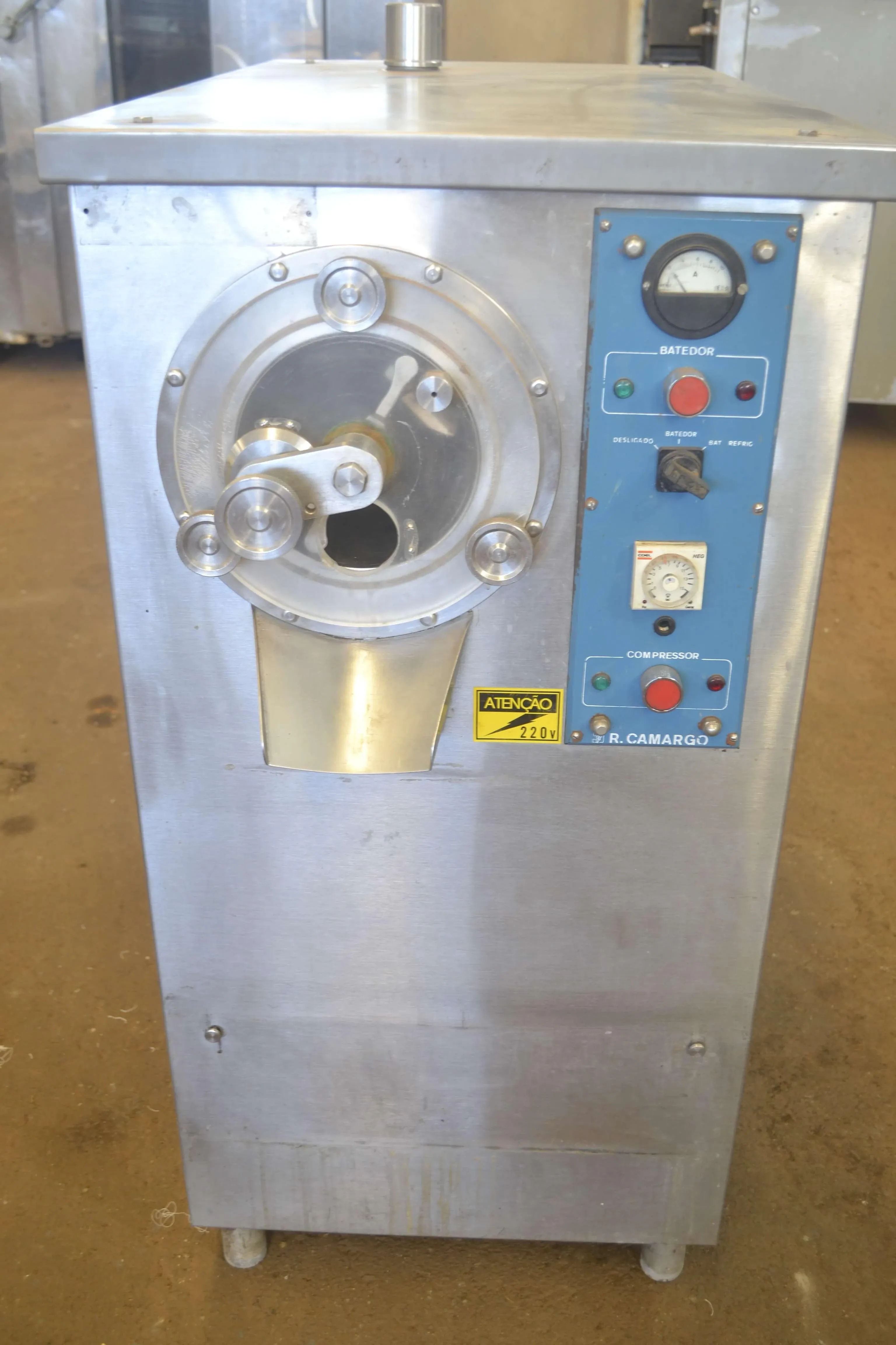 produtora-de-sorvete-vertical-marca-r-camargo