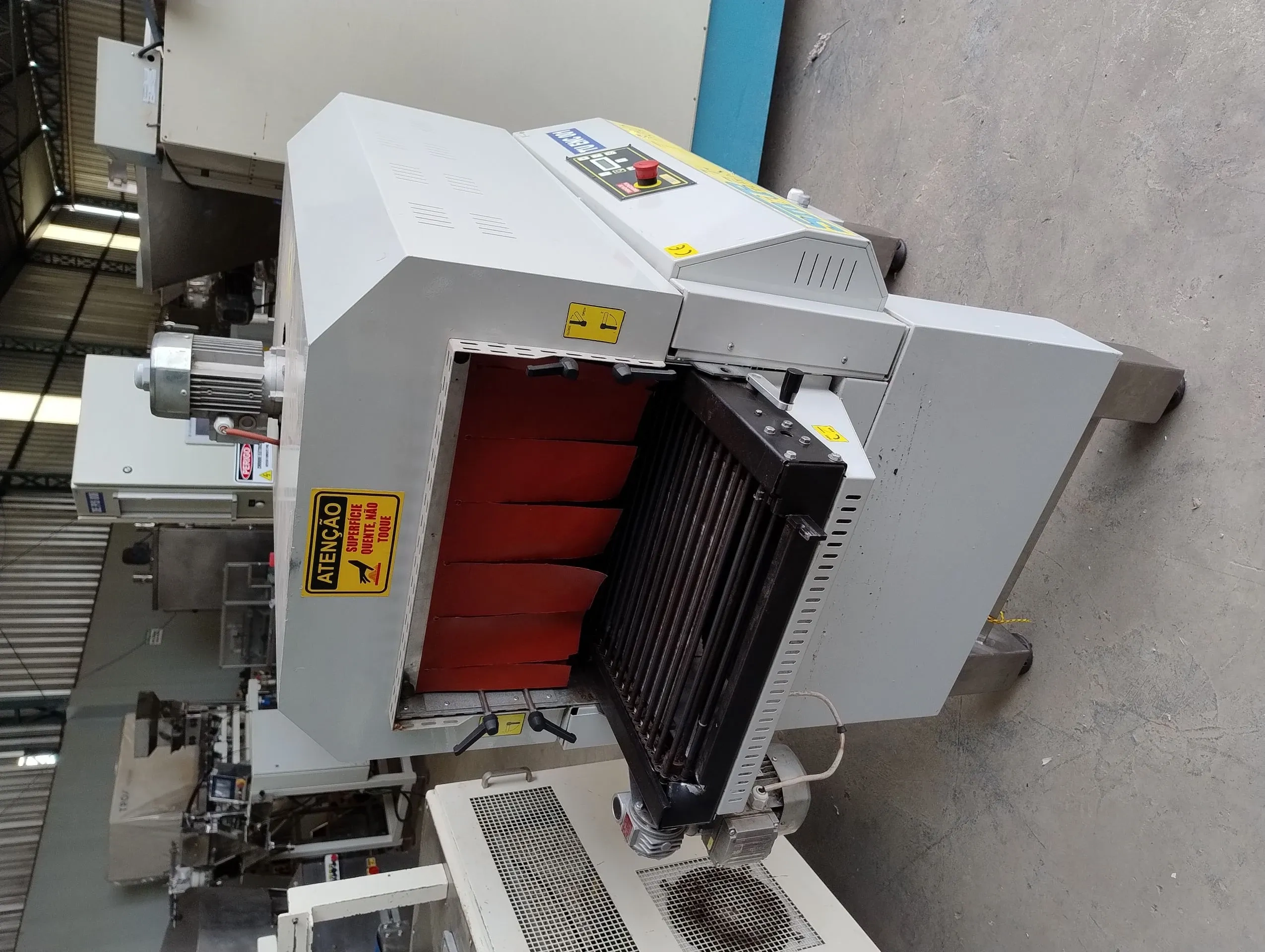 seladora-automatica-em-l-swrink-com-tunel-de-encolhimento-temorretracao-marca-smipack