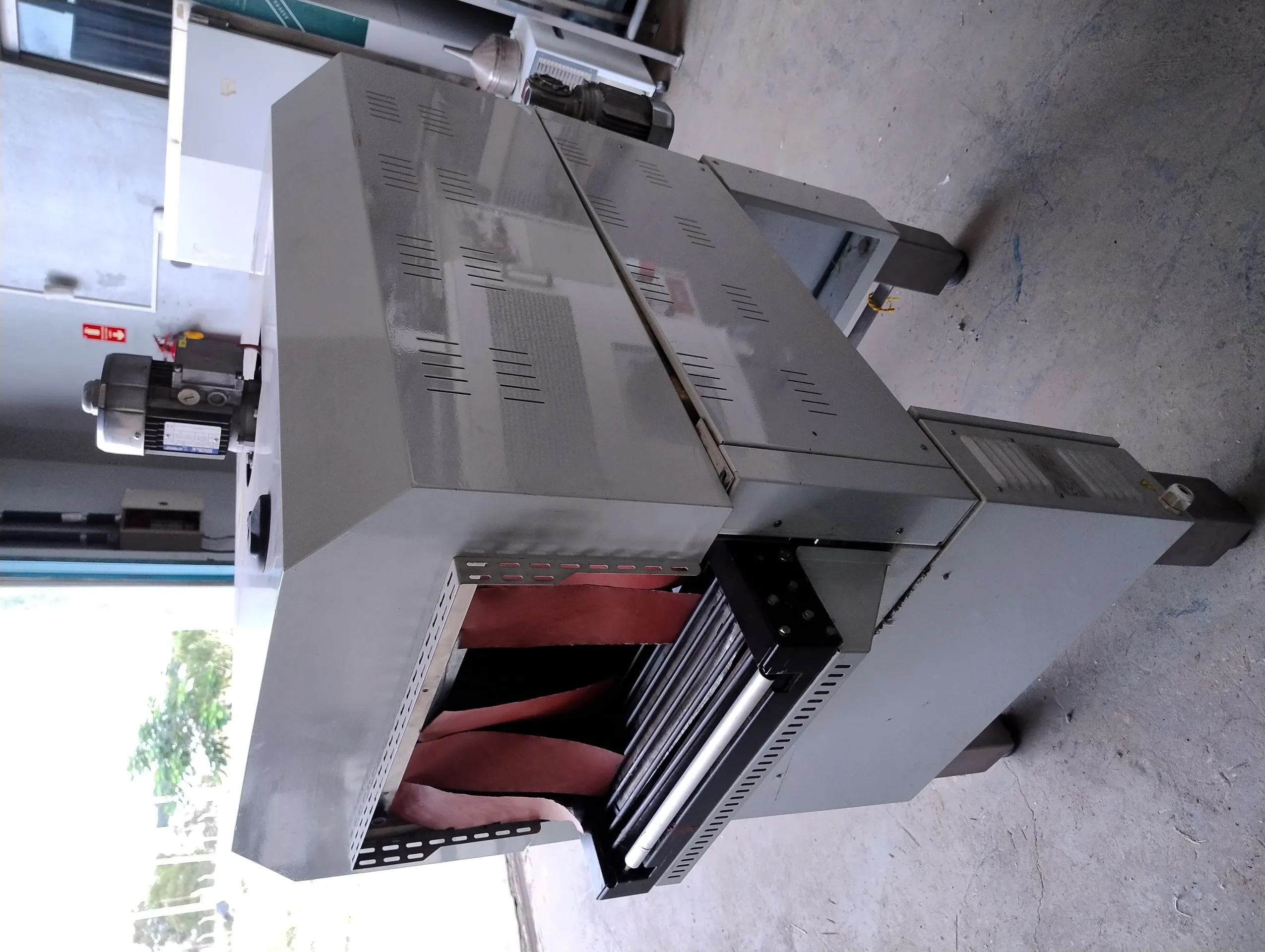 seladora-automatica-em-l-swrink-com-tunel-de-encolhimento-temorretracao-marca-smipack