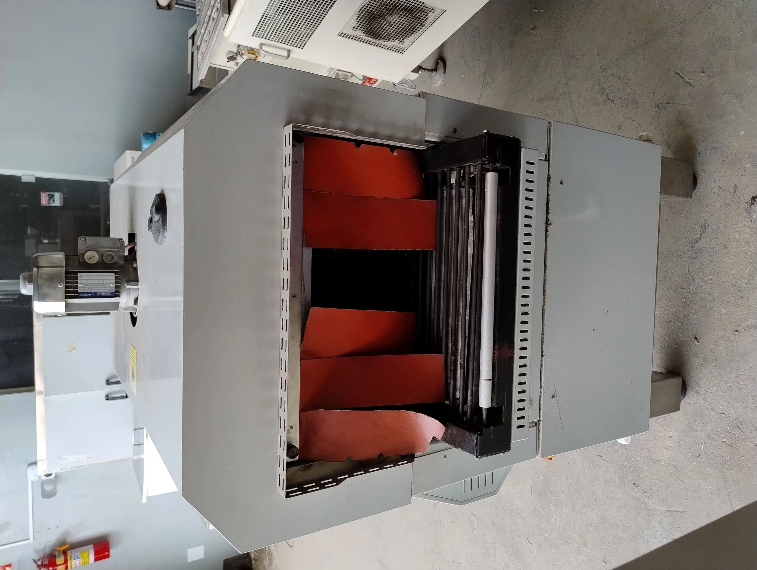 seladora-automatica-em-l-swrink-com-tunel-de-encolhimento-temorretracao-marca-smipack