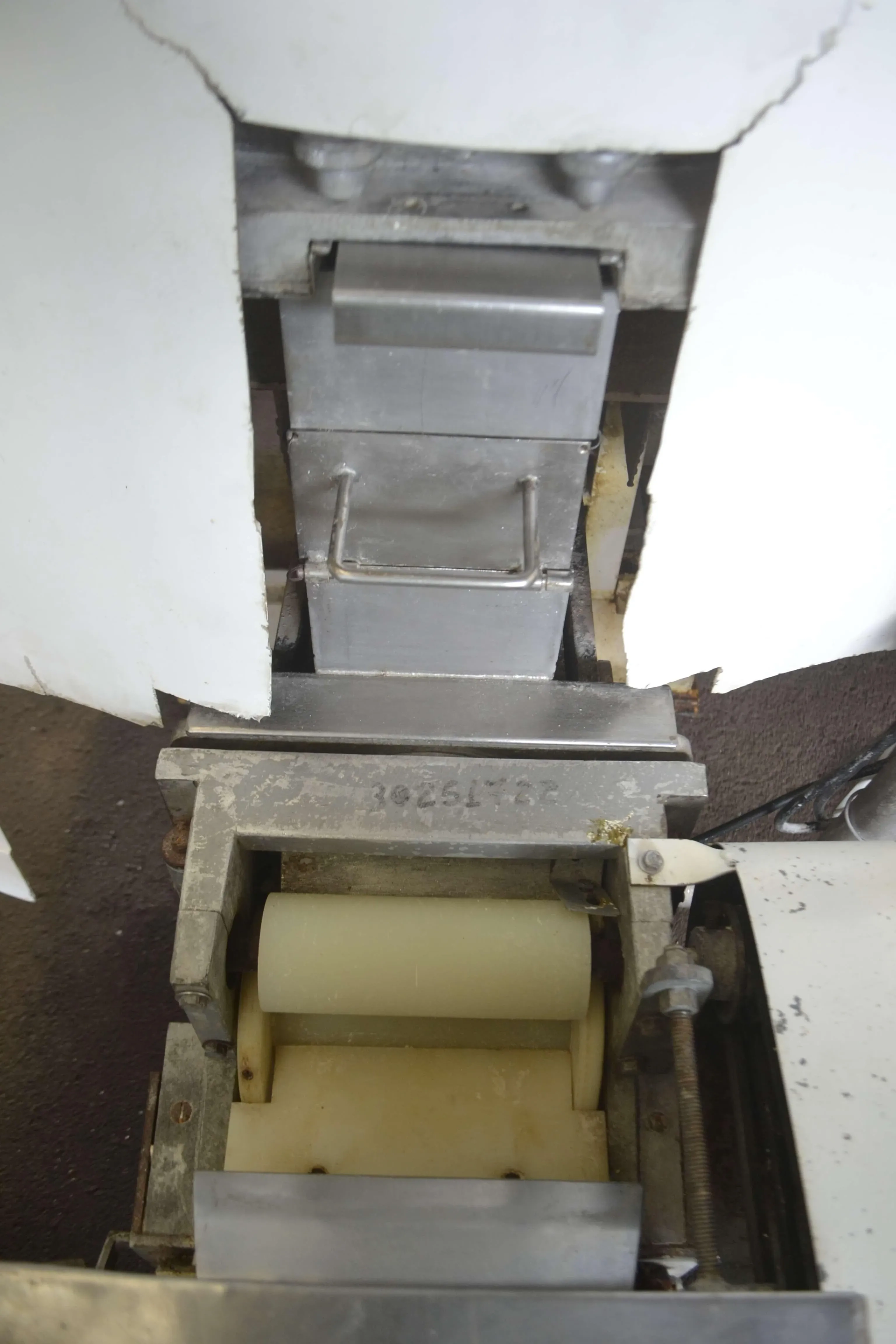 compactadeira-com-masseira-capacidade-100-kh-hora-marca-toshiro