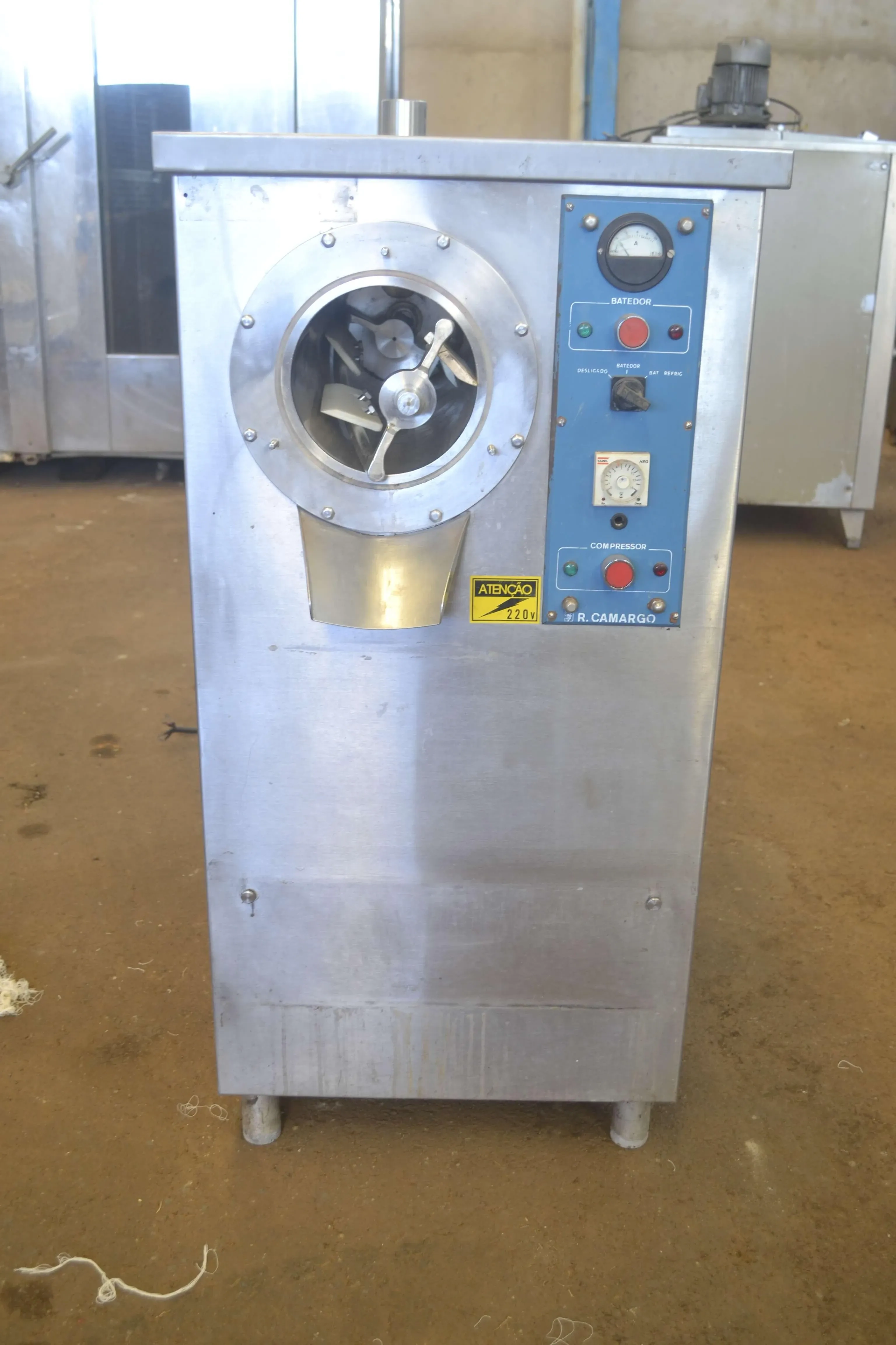 produtora-de-sorvete-vertical-marca-r-camargo