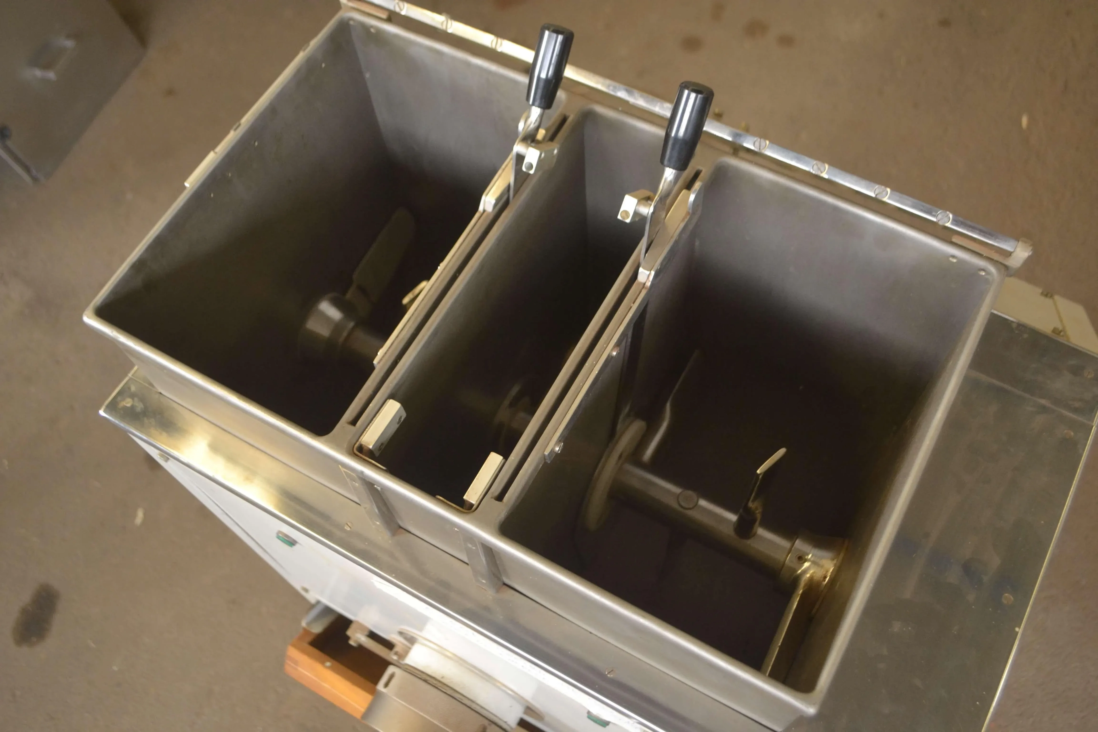 masseira-esfolhadeira-e-extrusora-capacidade-25-kg-hora-marca-pama-roma