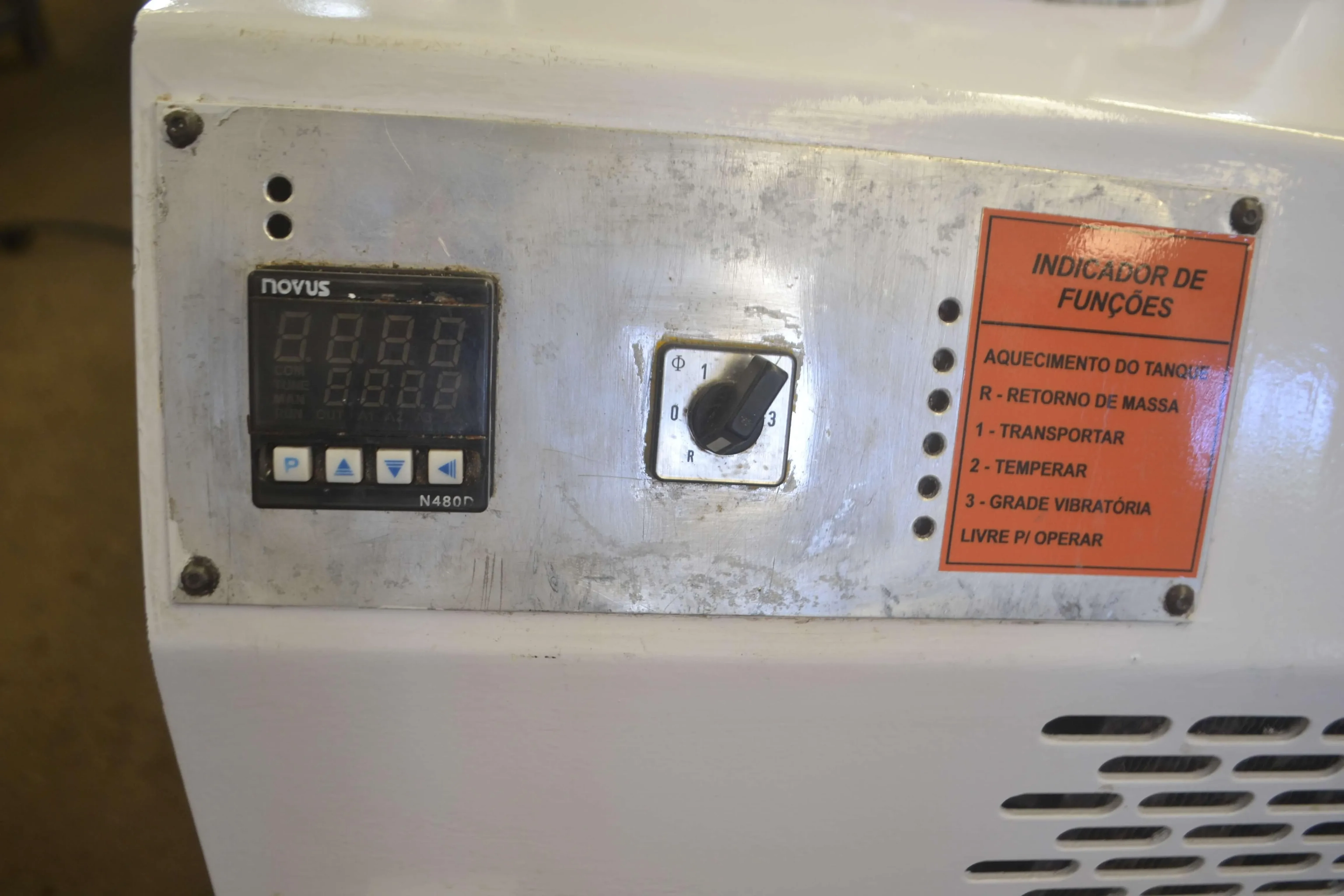 temperadeira-de-chocolates-capacidade-30-kg-hora-marca-hebleimar