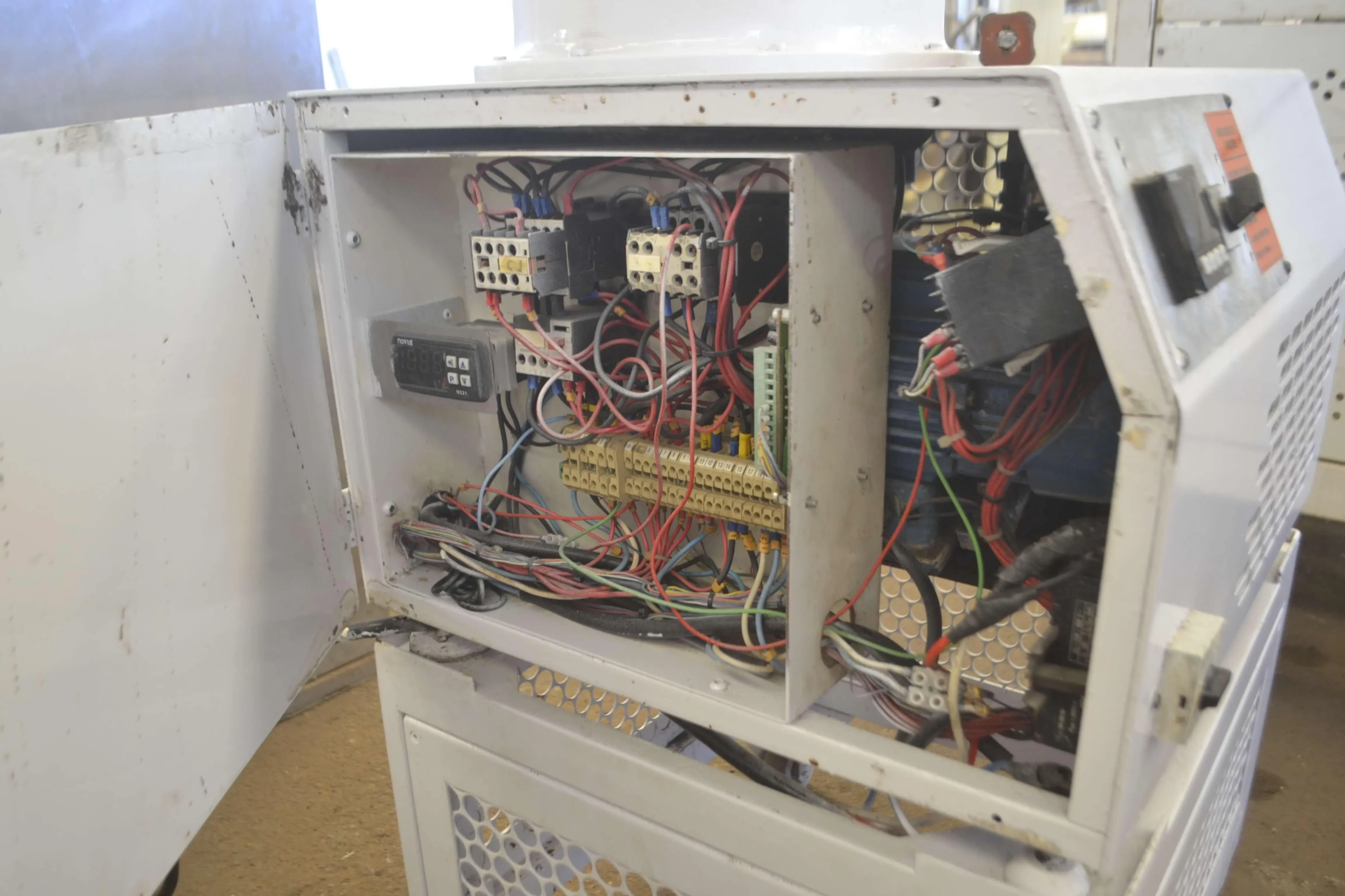 temperadeira-de-chocolates-capacidade-30-kg-hora-marca-hebleimar